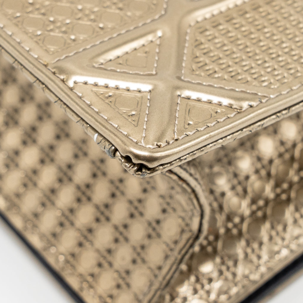 DIOR MEDIUM DIORAMA METALLIC CALFSKIN LIGHT GOLD WITH LGHW