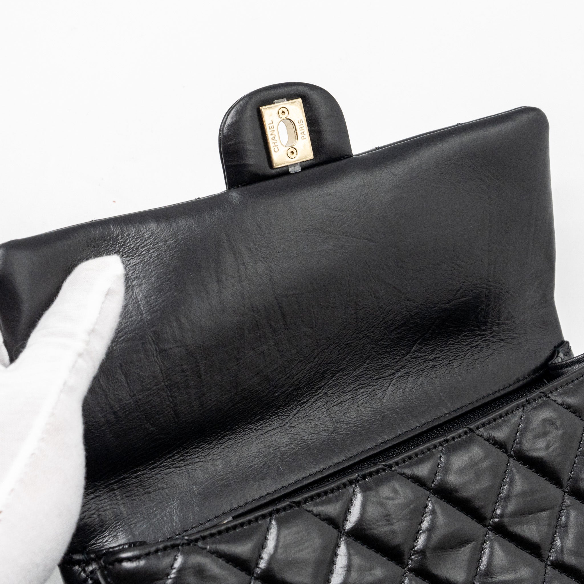 CHANEL 23A CLASSIC FLAP CLUTCH SHINY CALFSKIN BLACK LGHW (MICROCHIP)