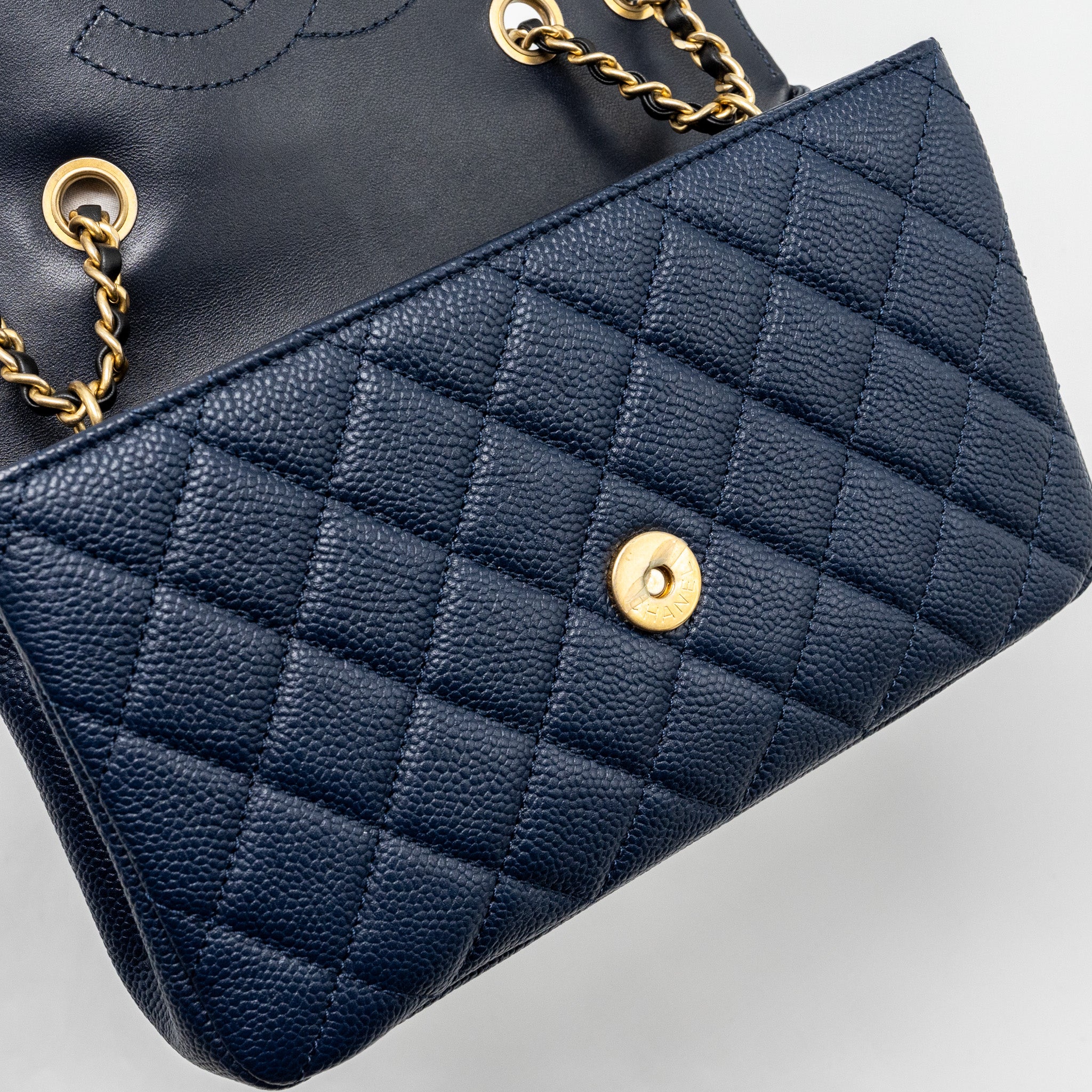CHANEL FILIGREE FLAP BAG CAVIAR NAVY/BLACK GHW