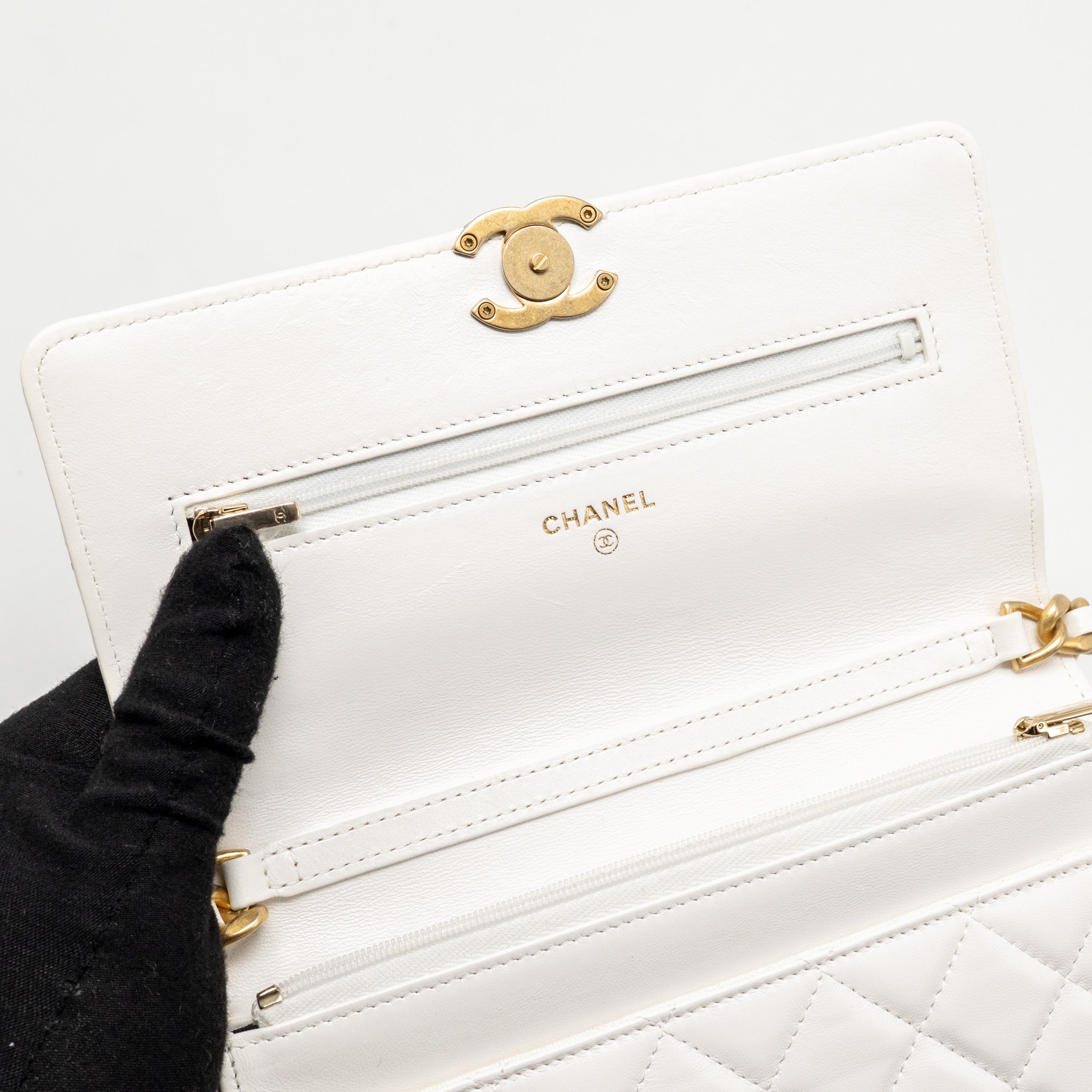 CHANEL GIANT CHAIN CLASSIC WALLET ON CHAIN LAMBSKIN WHITE MULTICOLOUR HARDWARE (MICROCHIP)