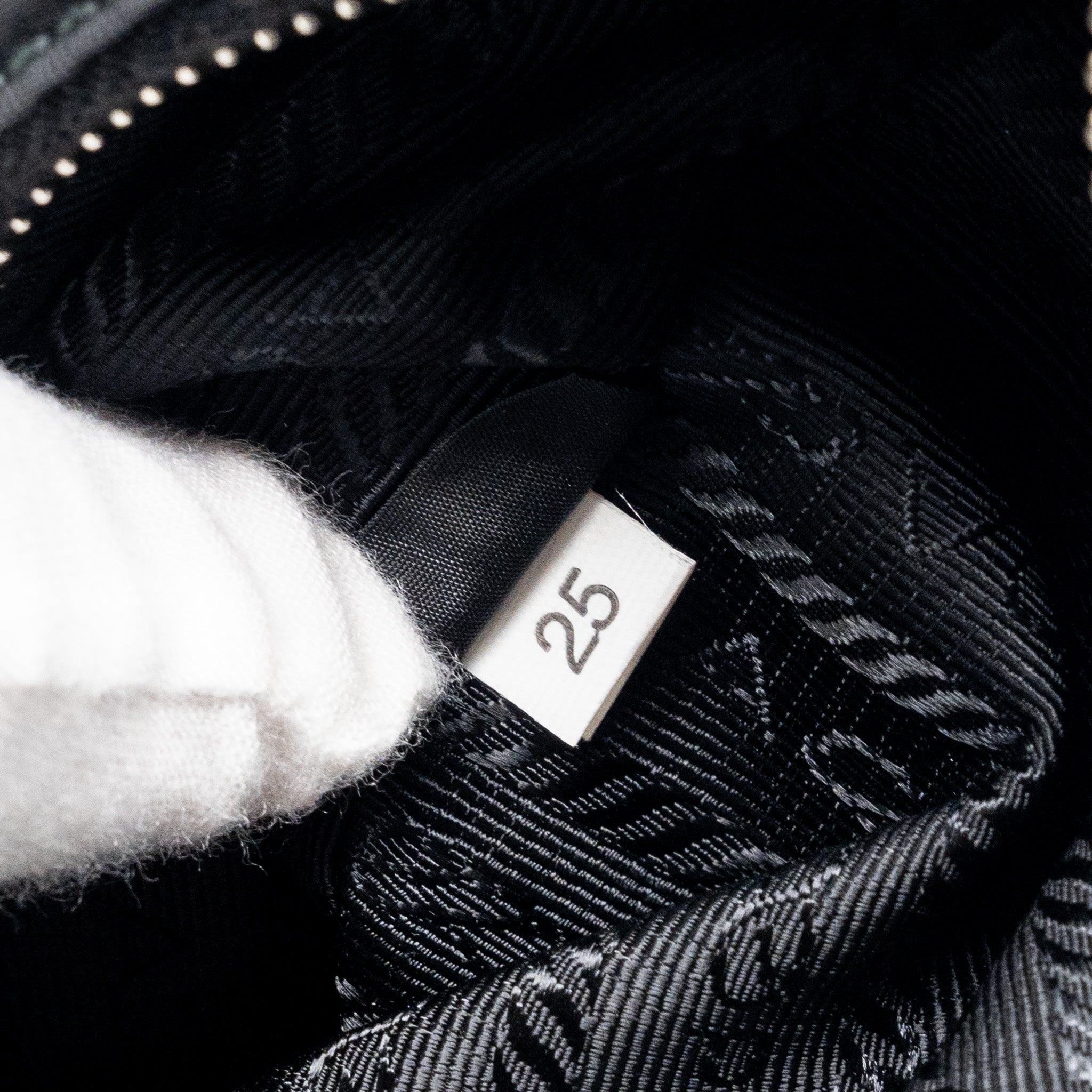 PRADA RE-EDITION 2005 NYLON BAG BLACK SHW