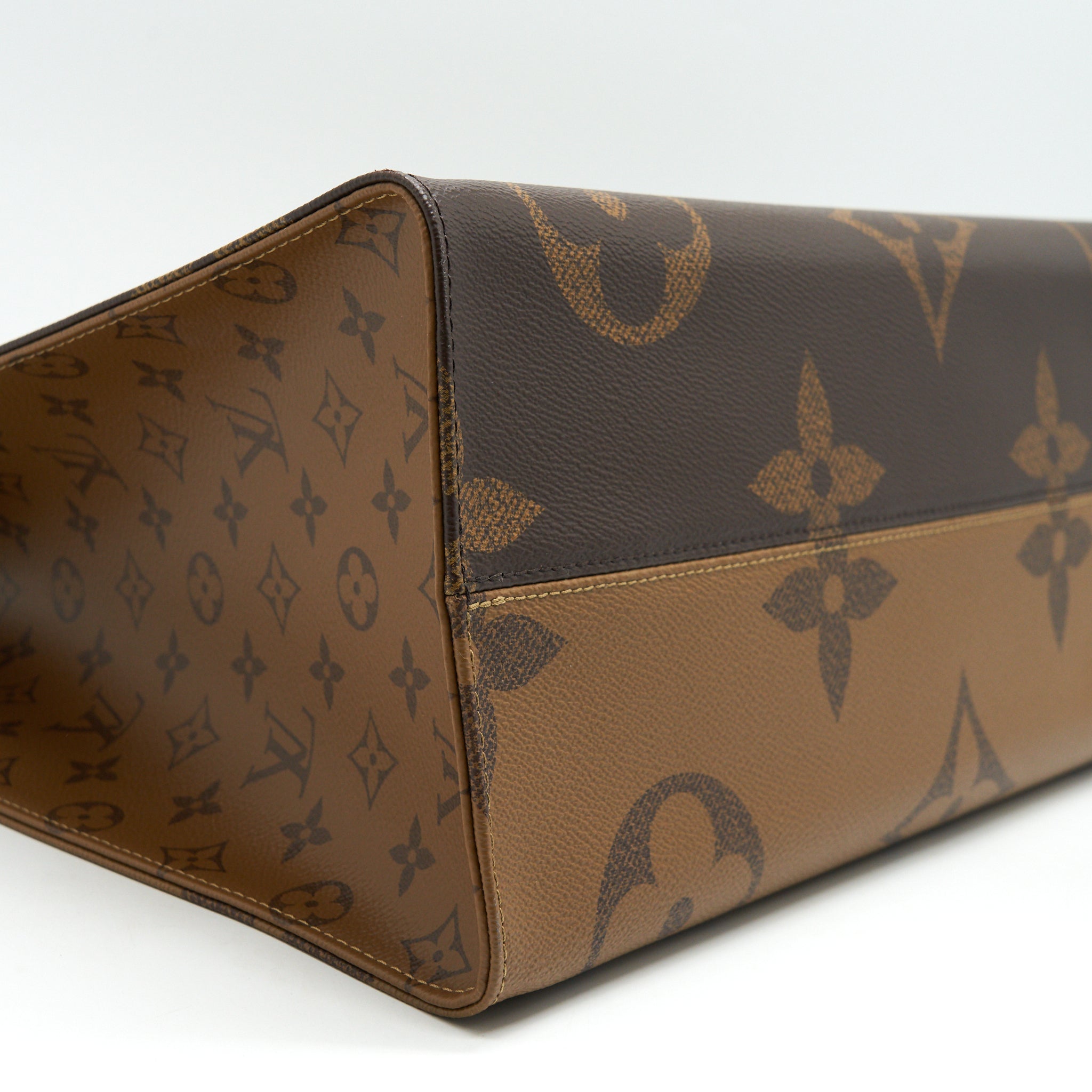 LOUIS VUITTON ONTHEGO GM MONOGRAM CANVAS