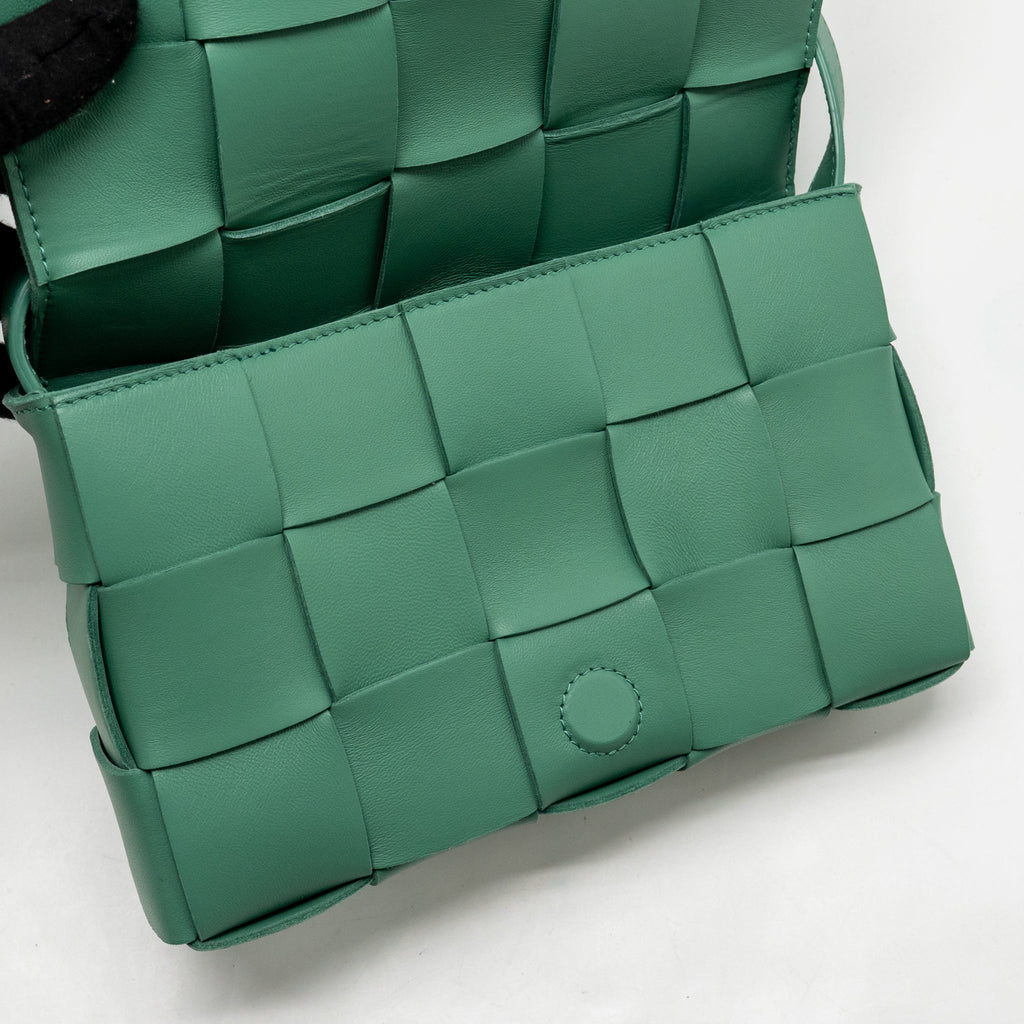 BOTTEGA VENETA CASSETTE BAG LAMBSKIN GREEN GHW
