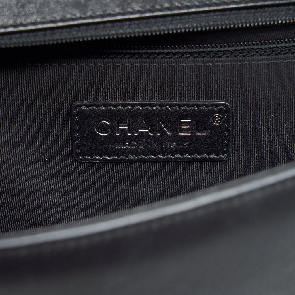 CHANEL NEW MEDIUM CHEVRON BOY BAG CALFSKIN BLACK RUTHENIUM HARDWARE