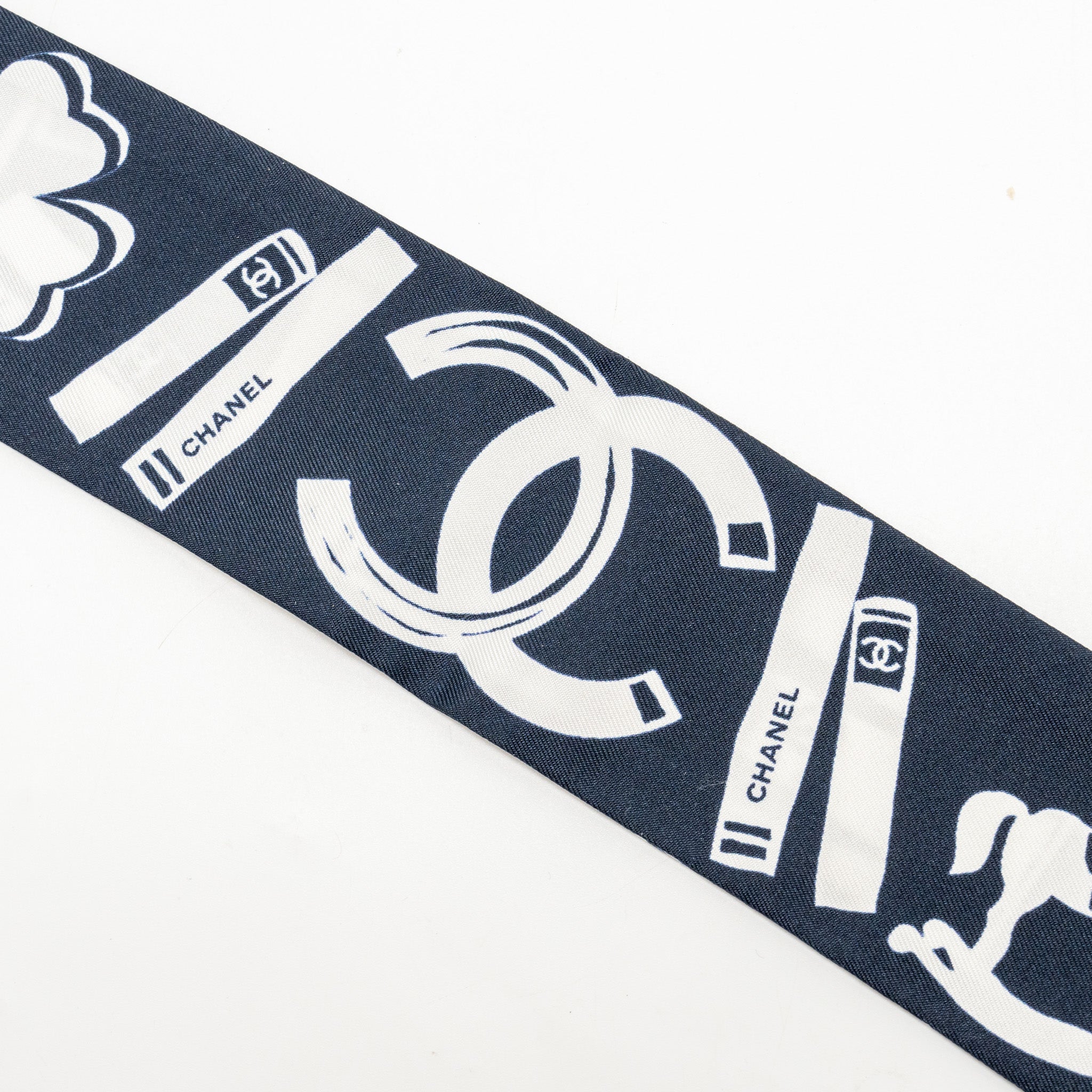CHANEL CC LOGO/LETTER PRINTED TWILLY SILK NAVY/WHITE