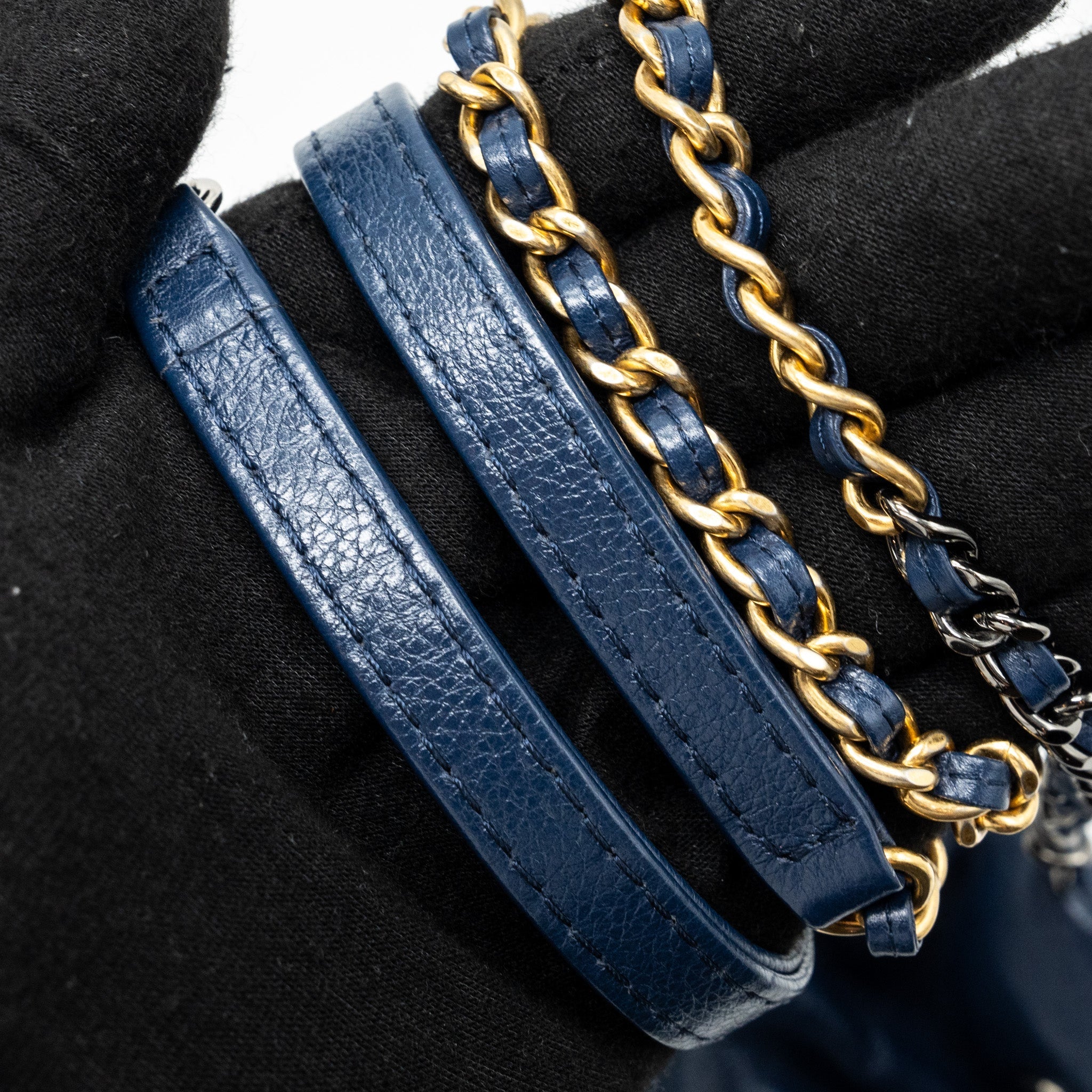 CHANEL SMALL BUCKET BAG CALFSKIN NAVY/BLACK MULTICOLOUR HARDWARE