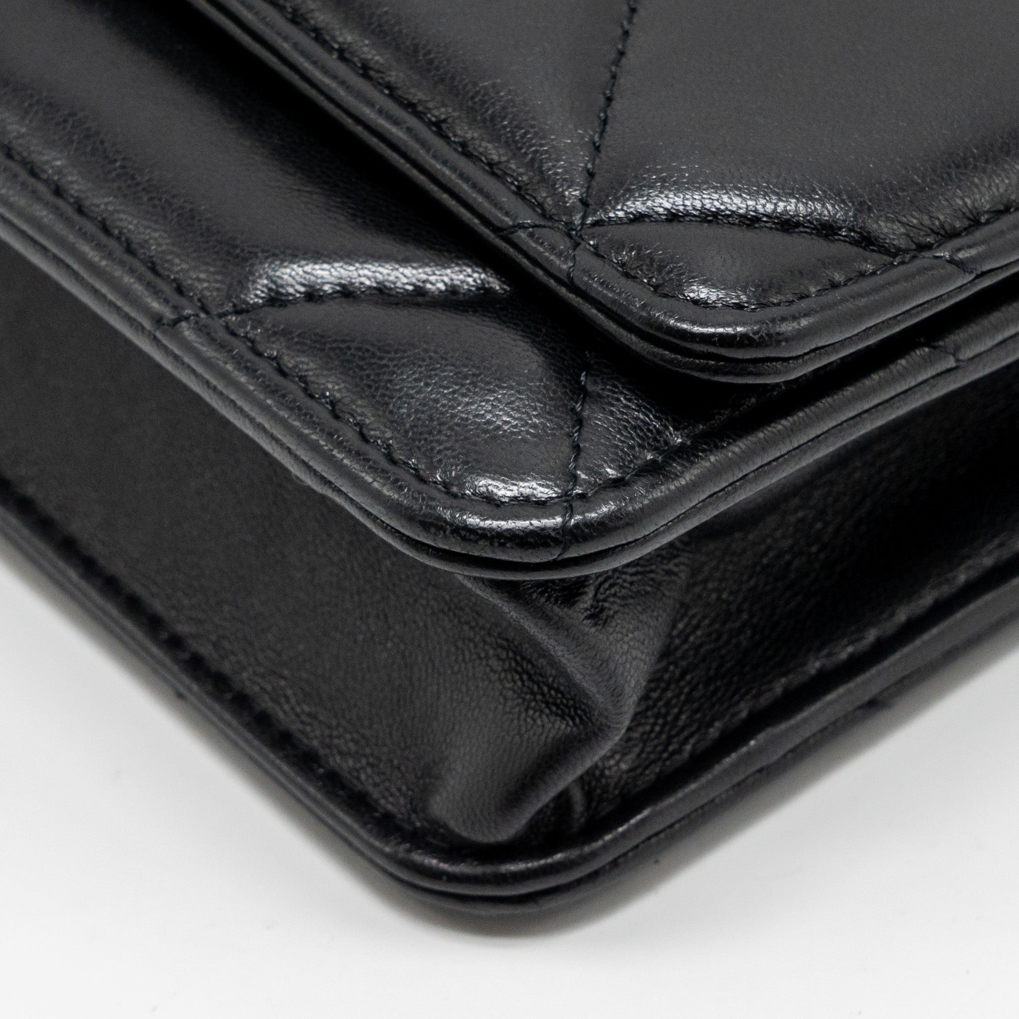 CHANEL 19 WALLET ON CHAIN LAMBSKIN BLACK MULTICOLOUR HARDWARE