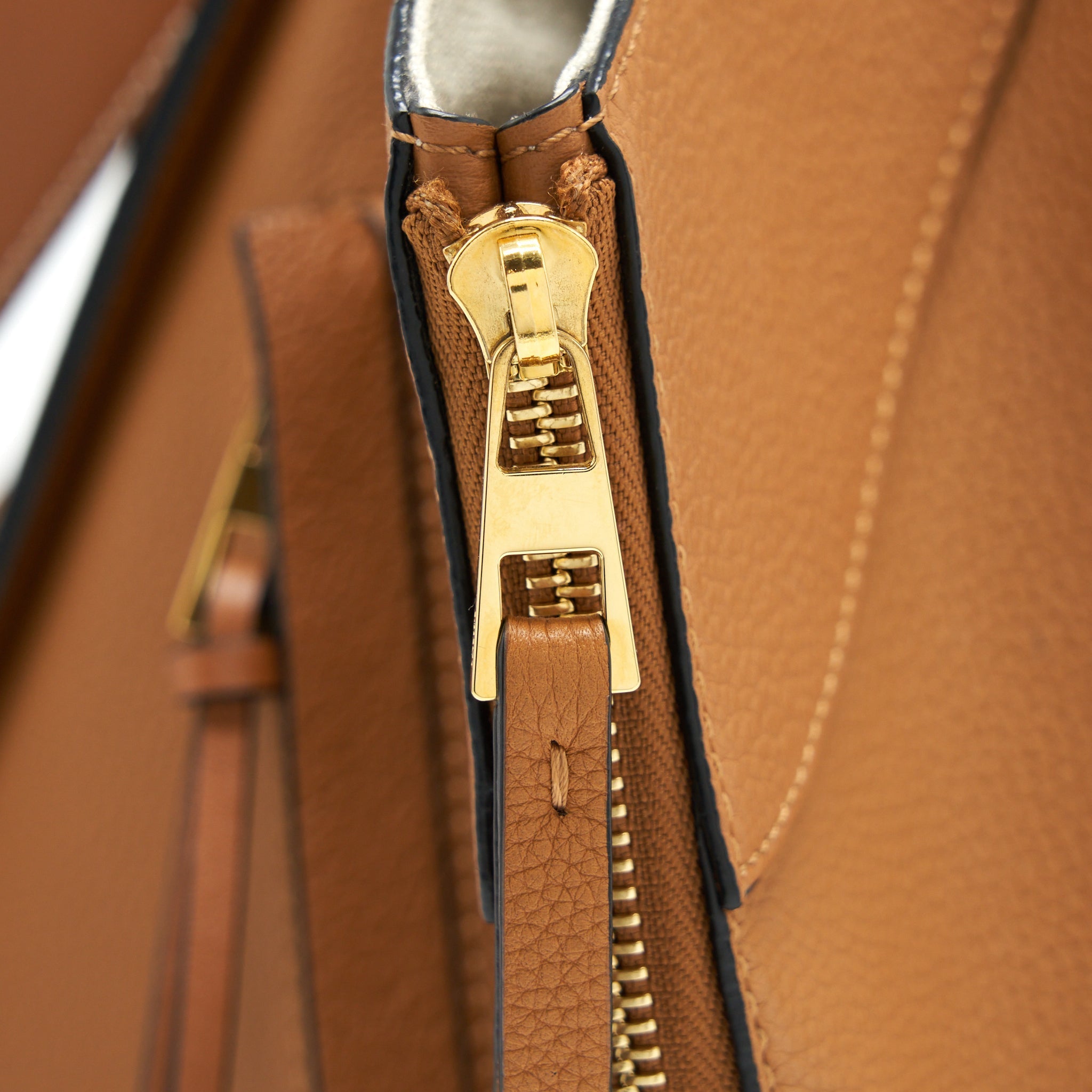 LOEWE SMALL HAMMOCK BAG SOFT CALFSKIN LIGHT CARAMEL GHW