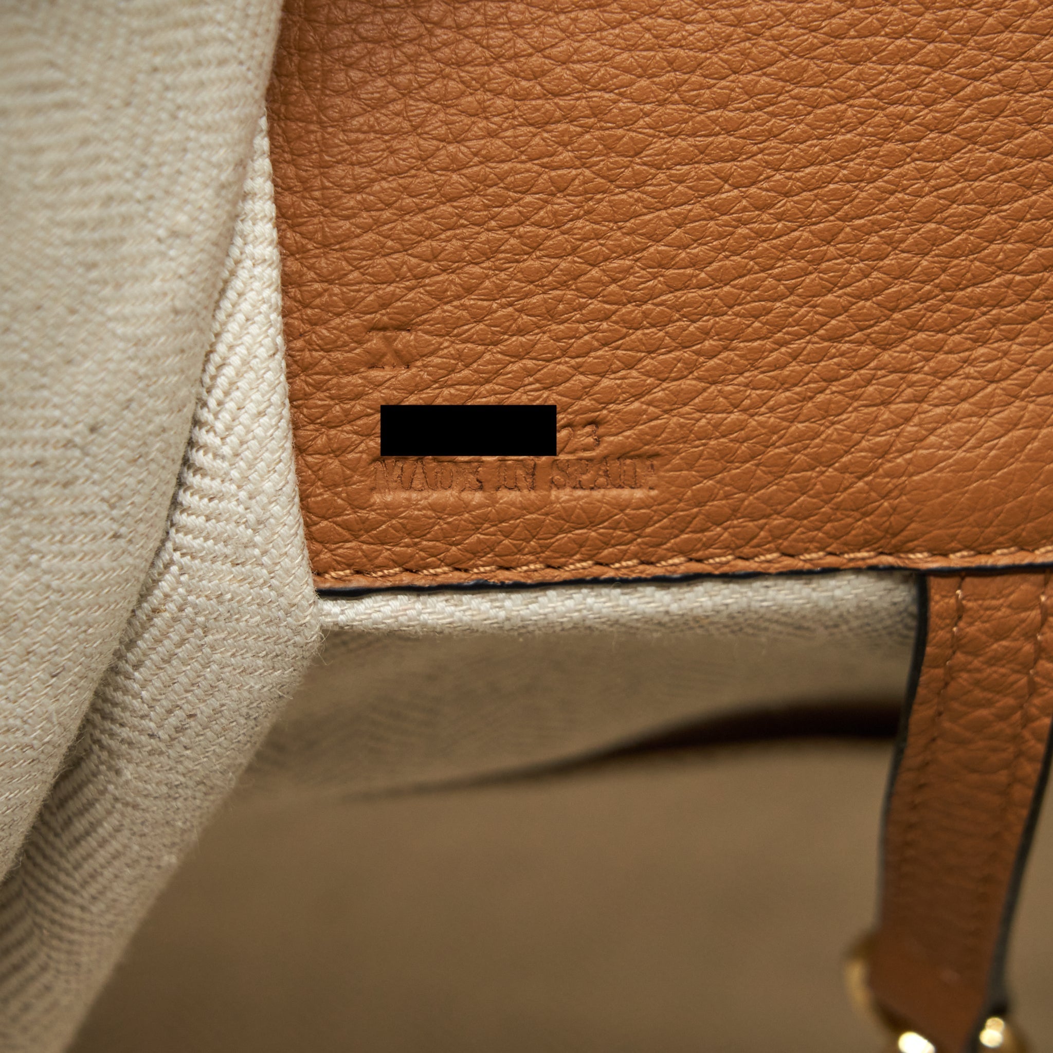 LOEWE SMALL HAMMOCK BAG SOFT CALFSKIN LIGHT CARAMEL GHW