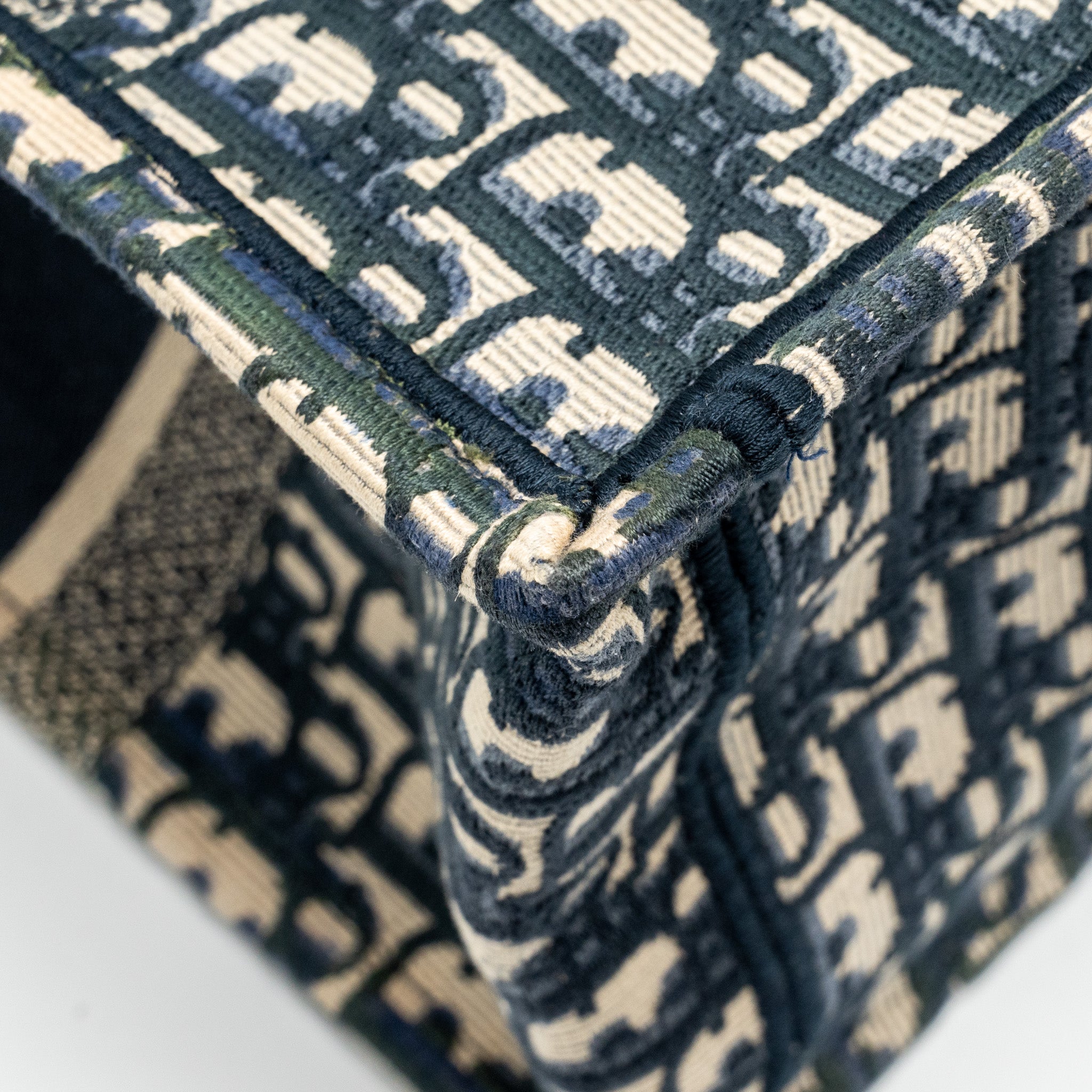 DIOR MEDIUM BOOK TOTE DIOR OBLIQUE EMBROIDERY BLUE