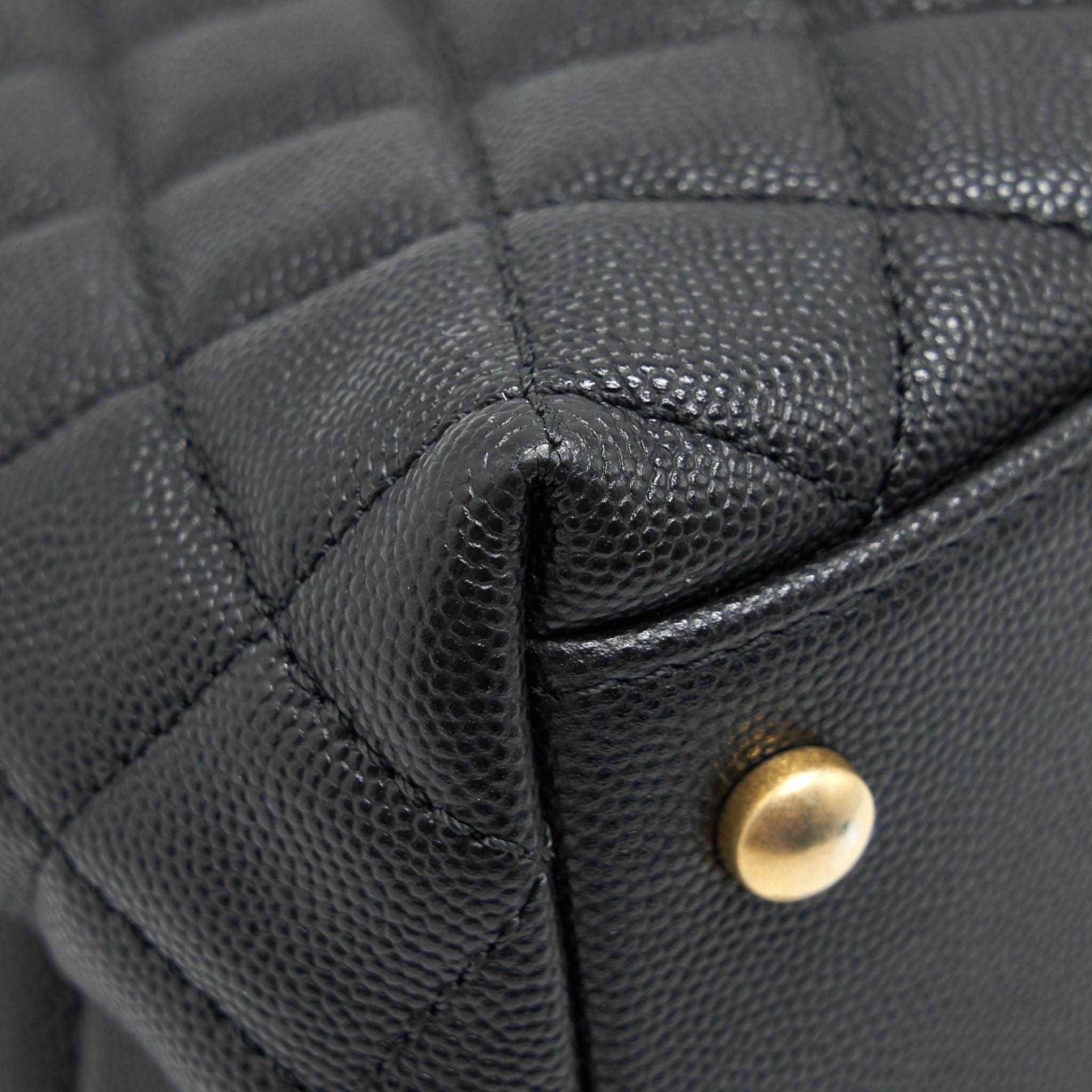 CHANEL COCO HANDLE MEDIUM IN CAVIAR BLACK