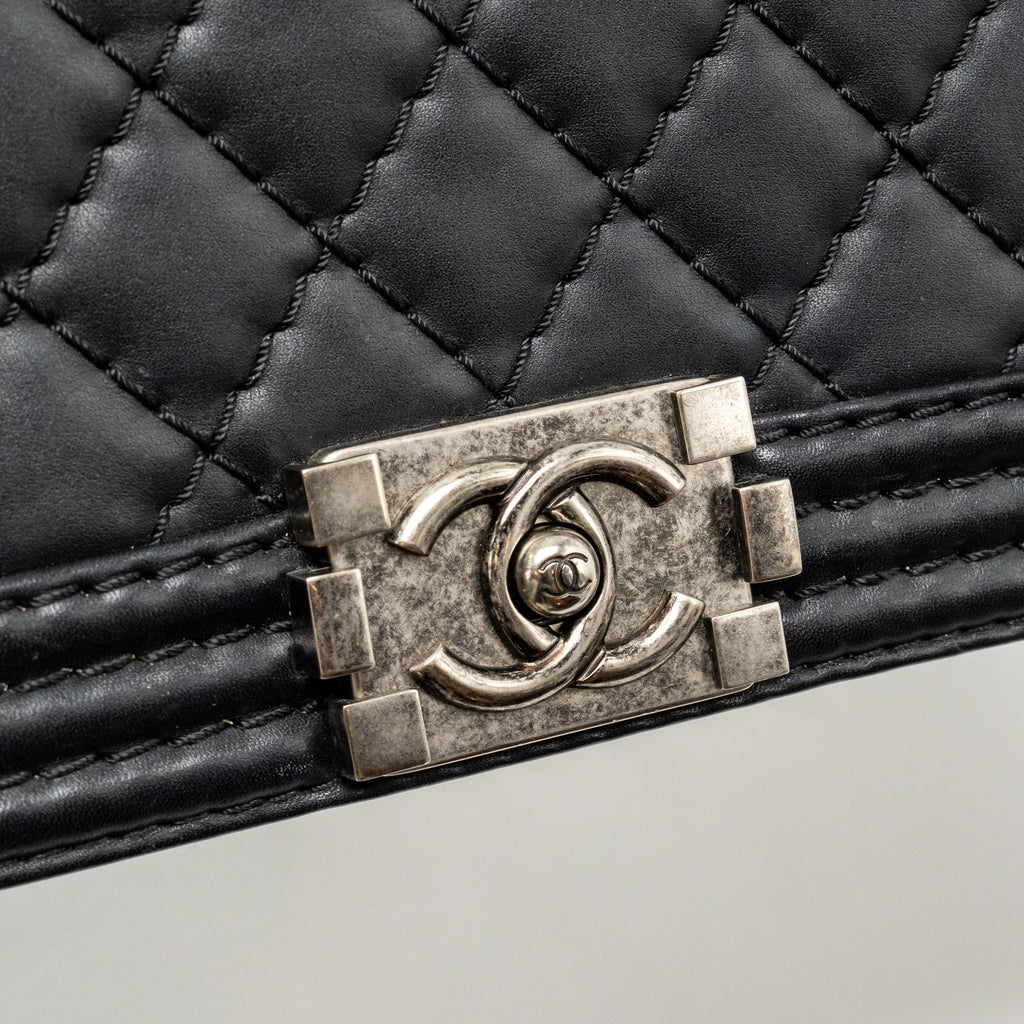 CHANEL MEDIUM BOY BAG CALFSKIN BLACK RUTHENIUM SHW