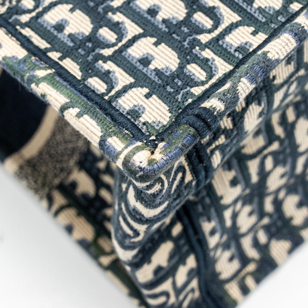 DIOR MEDIUM BOOK TOTE DIOR OBLIQUE EMBROIDERY BLUE