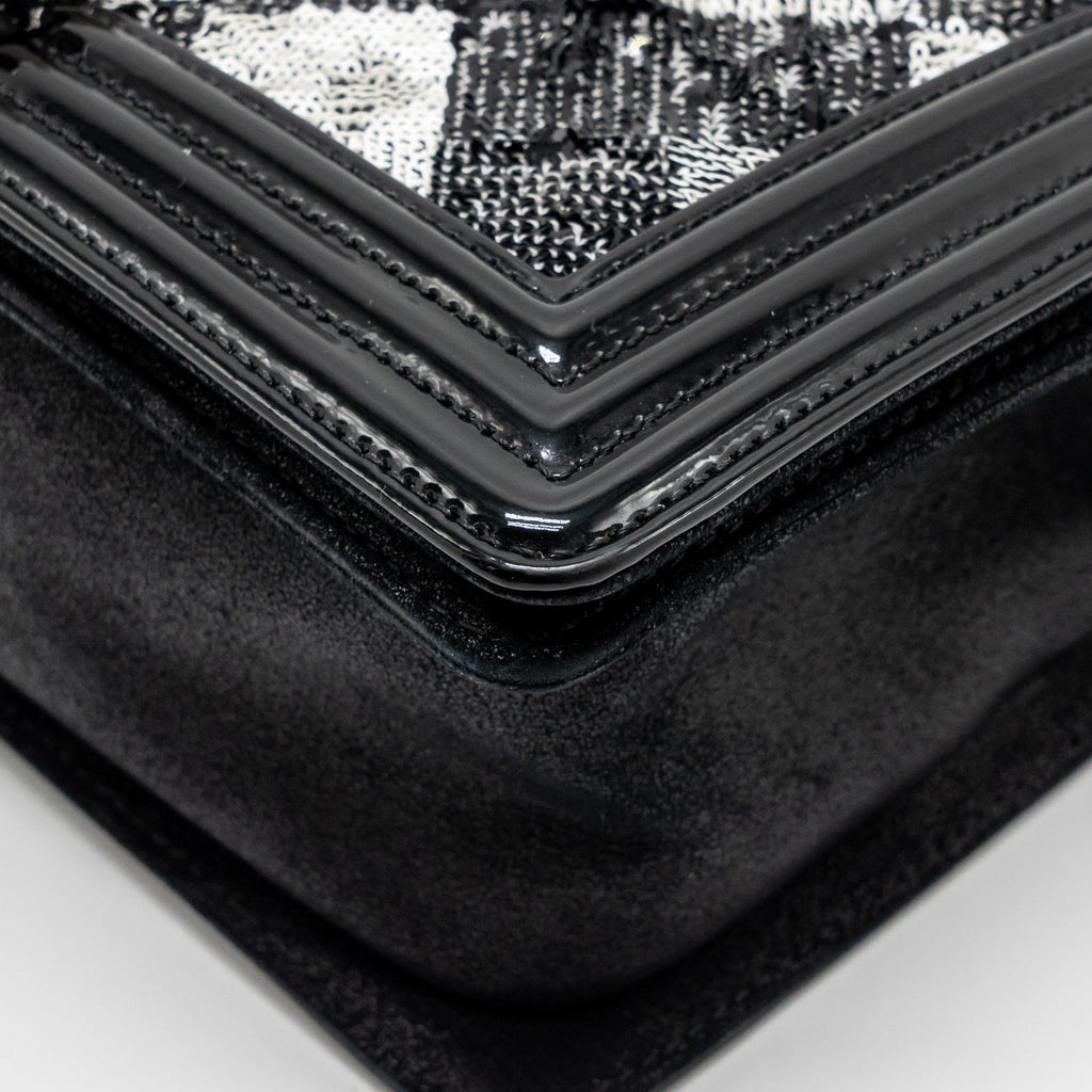 CHANEL MEDIUM BOY BAG SEQUIN/PATENT BLACK/WHITE SHW