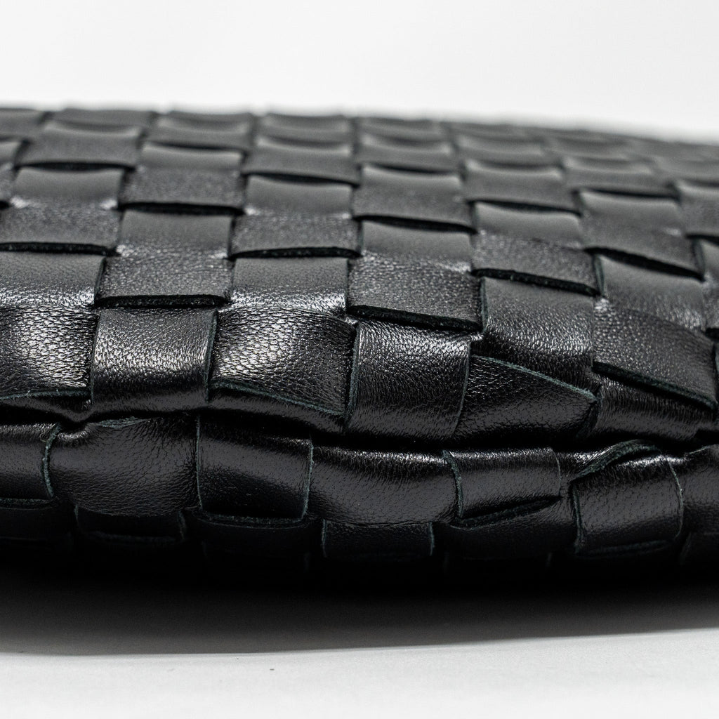 BOTTEGA VENETA MEDIUM TURN POUCH LAMBSKIN BLACK GHW