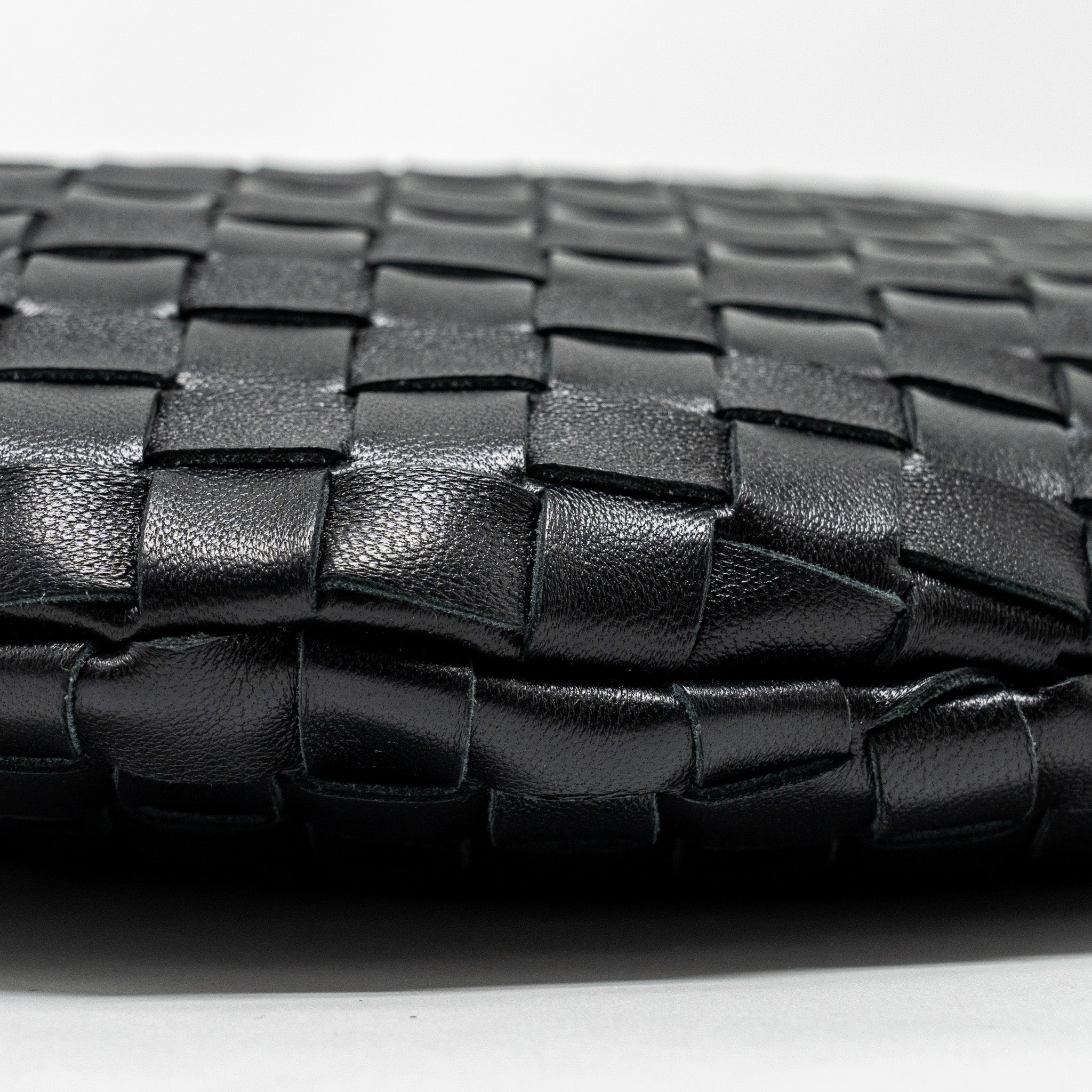 BOTTEGA VENETA MEDIUM TURN POUCH LAMBSKIN BLACK GHW