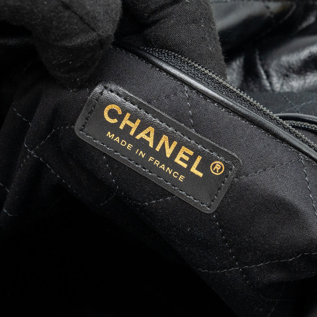 CHANEL MEDIUM 22 BAG CALFSKIN BLACK GHW (MICROCHIP)