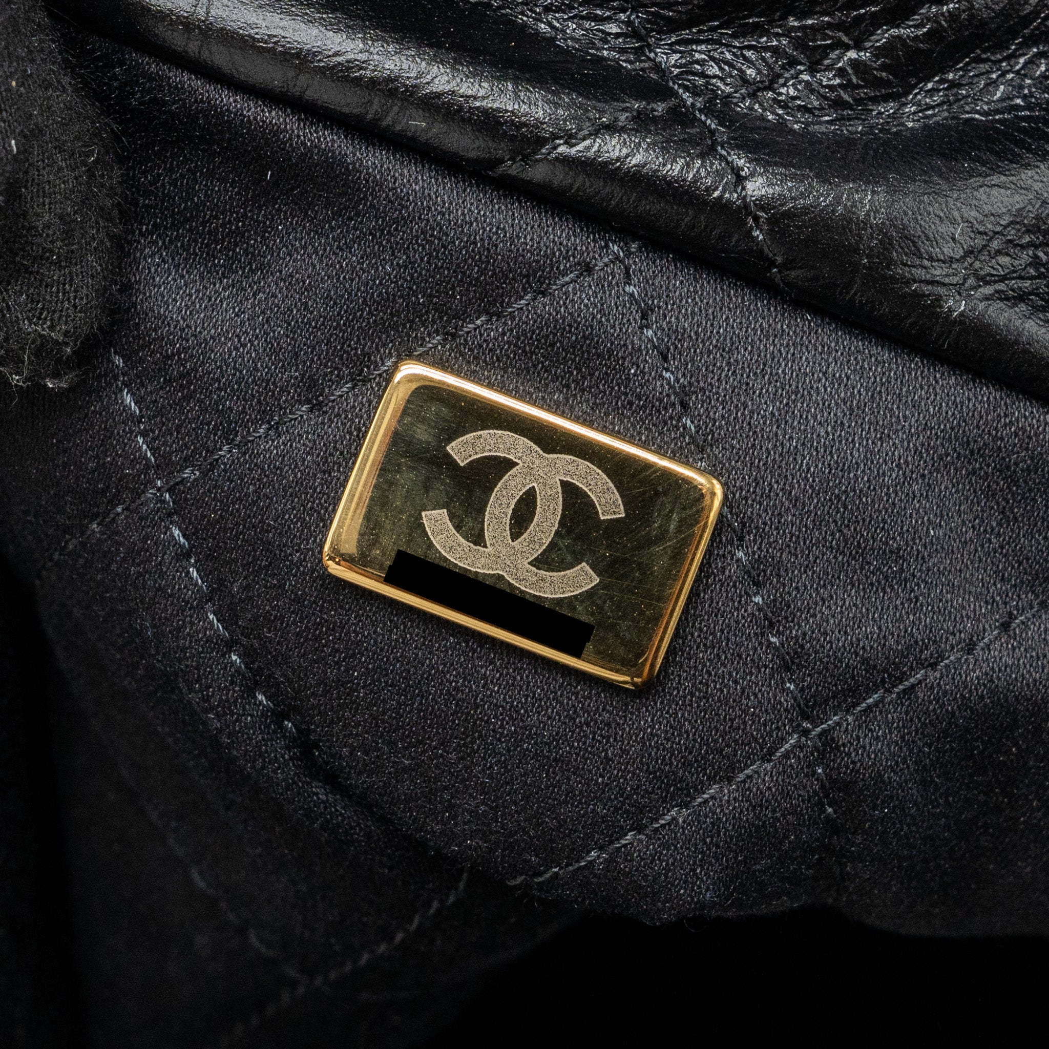 CHANEL MEDIUM 22 BAG CALFSKIN BLACK GHW (MICROCHIP)