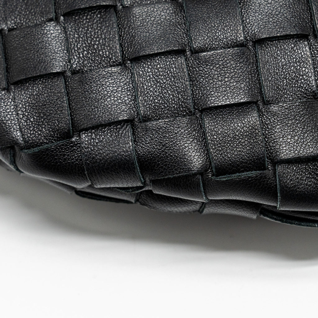 BOTTEGA VENETA MEDIUM TURN POUCH LAMBSKIN BLACK GHW
