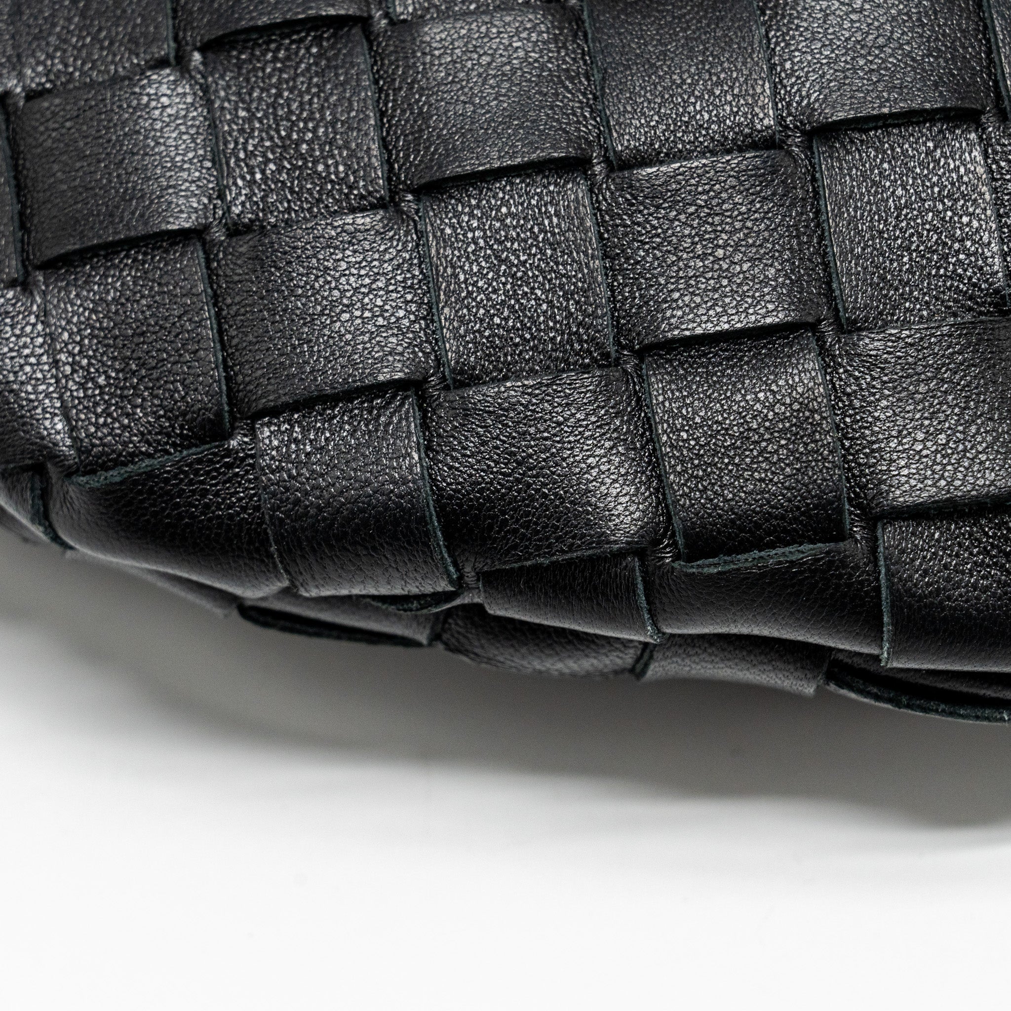 BOTTEGA VENETA MEDIUM TURN POUCH LAMBSKIN BLACK GHW
