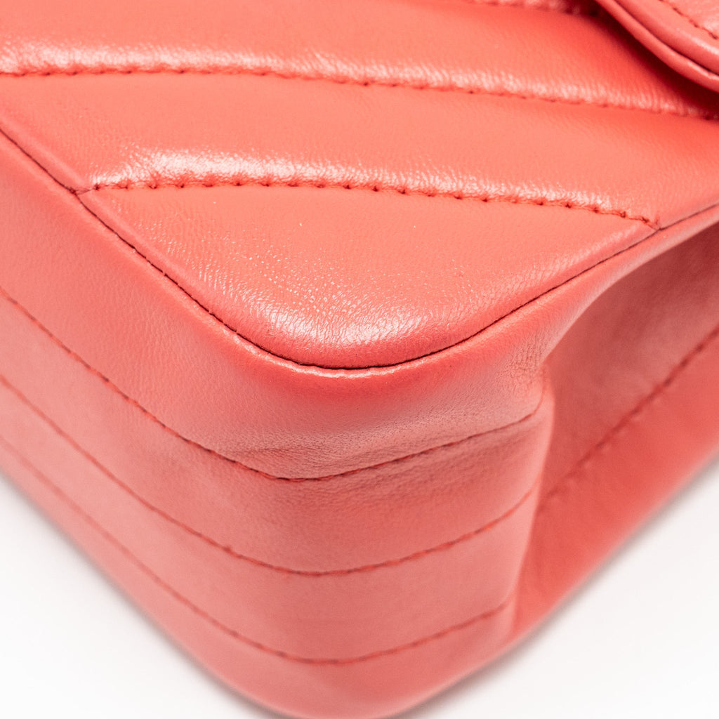 CHANEL MEDIUM CLASSIC DOUBLE FLAP BAG CHEVRON LAMBSKIN PINK LGHW