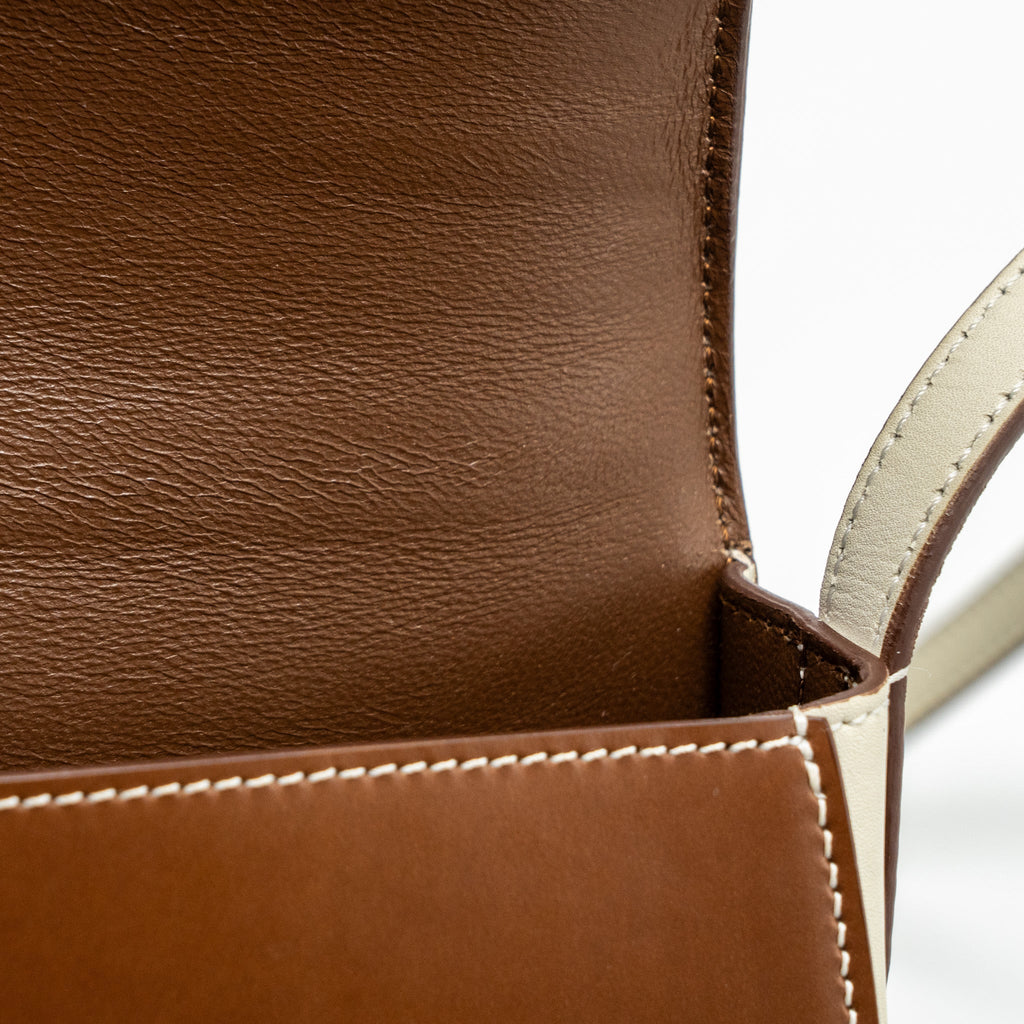 CELINE TROUTTEUR CROSSBODY BAG LEATHER CARAMEL / CREAM GHW
