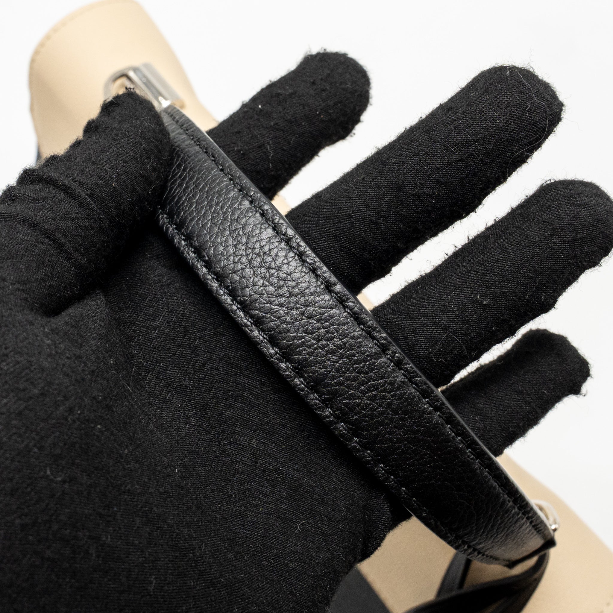 LOUIS VUITTON LOCK ME II CALFSKIN BLACK/VANILLA SHW