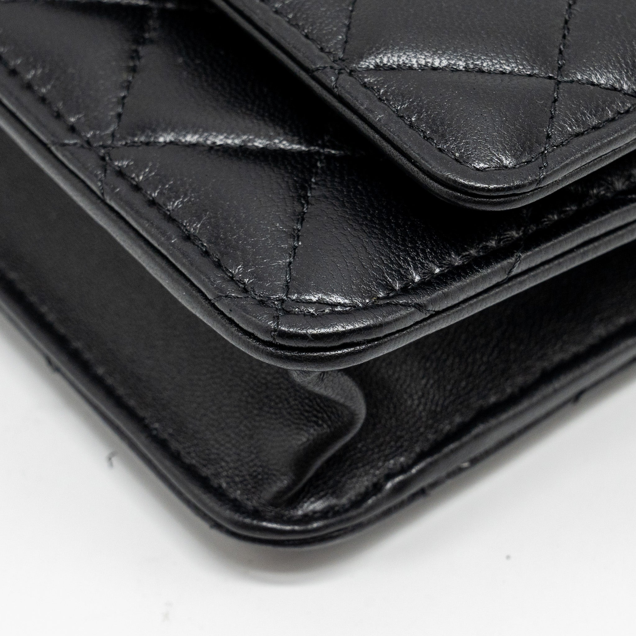 CHANEL PEARL DETAILED TOP HANDEL WALLET ON CHAIN LAMBSKIN BLACK LGHW (MICROCHIP)