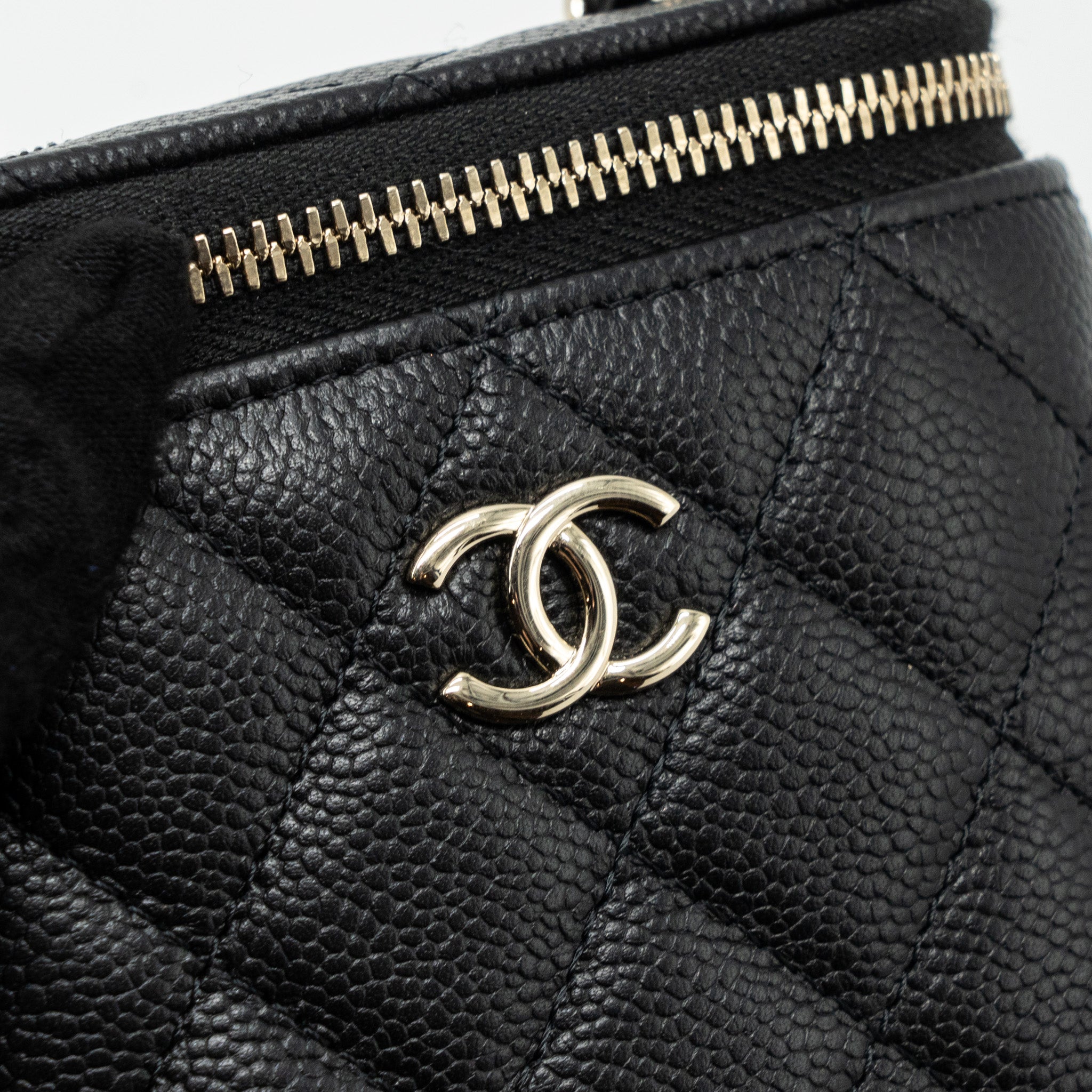 CHANEL VANITY CASE WITH DETAILED CHAIN CAVIAR BLACK LGHW