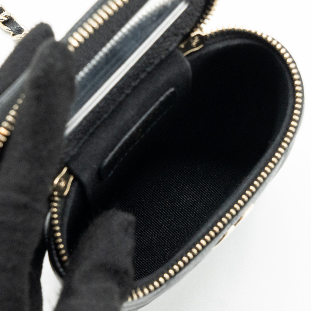 CHANEL VANITY CASE WITH DETAILED CHAIN CAVIAR BLACK LGHW