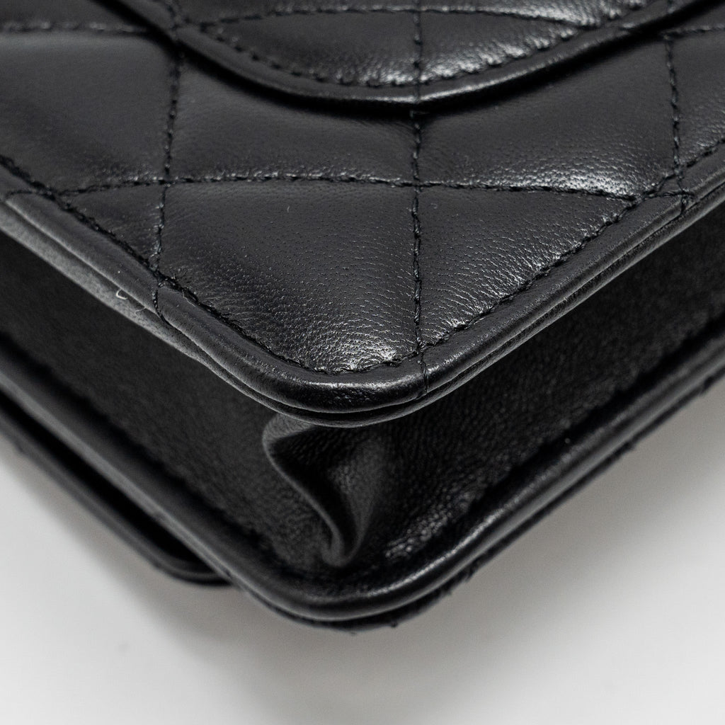 CHANEL PEARL DETAILED TOP HANDEL WALLET ON CHAIN LAMBSKIN BLACK LGHW (MICROCHIP)