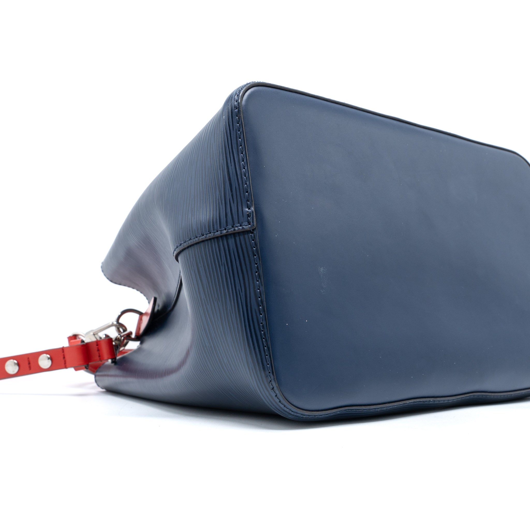 LOUIS VUITTON NEONOE EPI INDIGO SHW