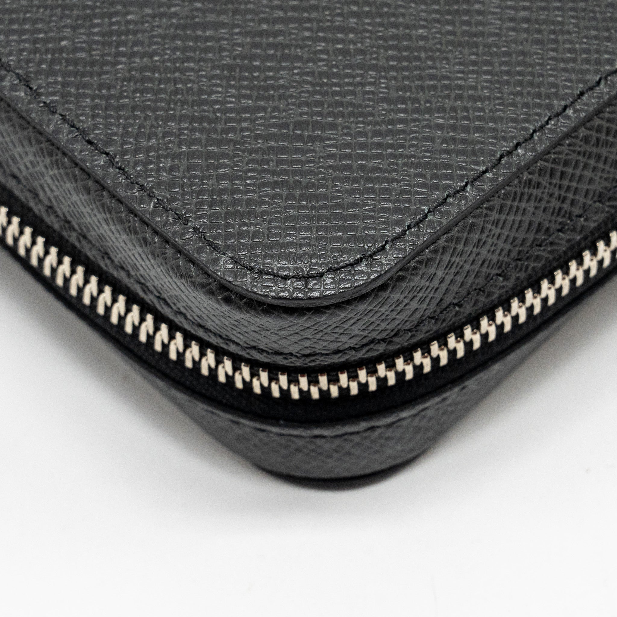 LOUIS VUITTON ZIPPY XL TAIGA ARDOISE LONG WALLET BLACK SHW