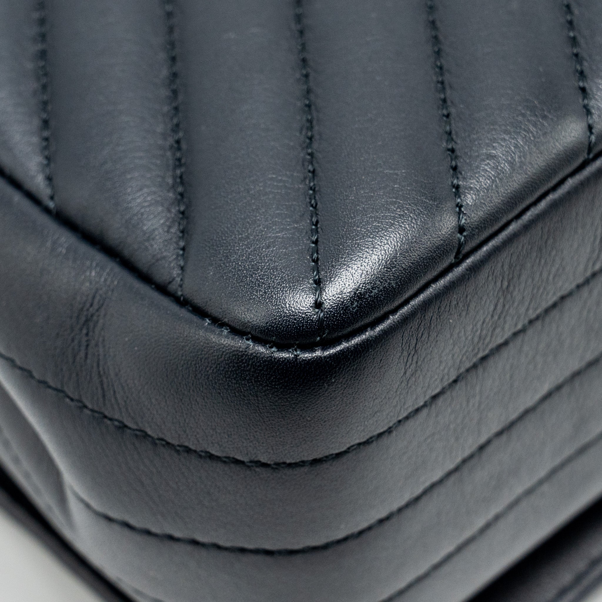 CHANEL SEASONAL CHEVRON FLAP BAG CALFSKIN DARK NAVY LGHW