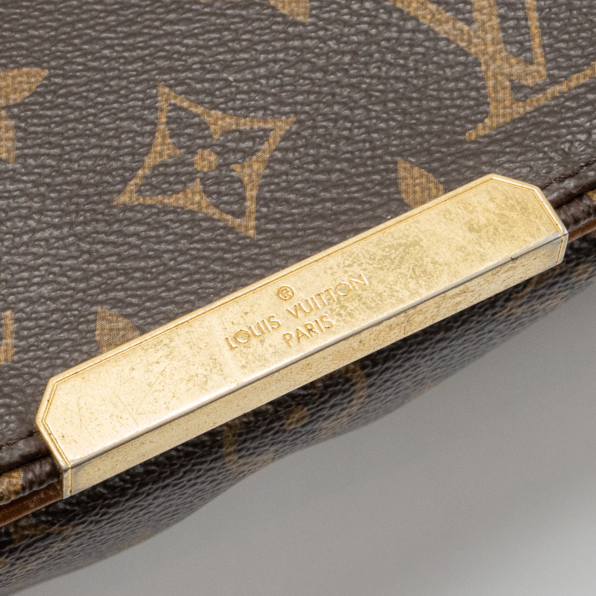 LOUIS VUITTON MEN’S MESSENGER BAG MONOGRAM CANVAS GHW