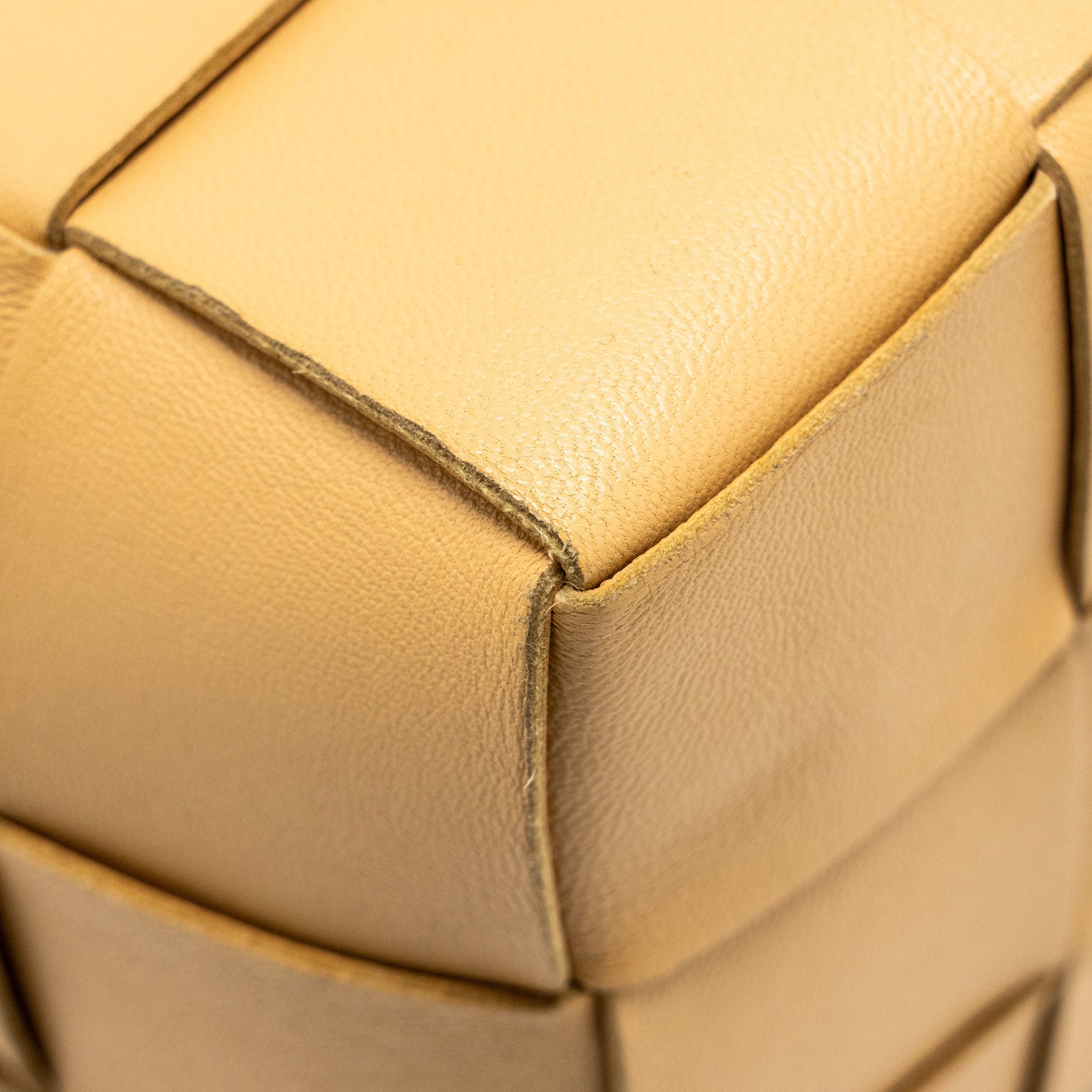 BOTTEGA VENETA SMALL CASSETTE CROSS-BODY BUCKET BAG LAMBSKIN PORRIDGE