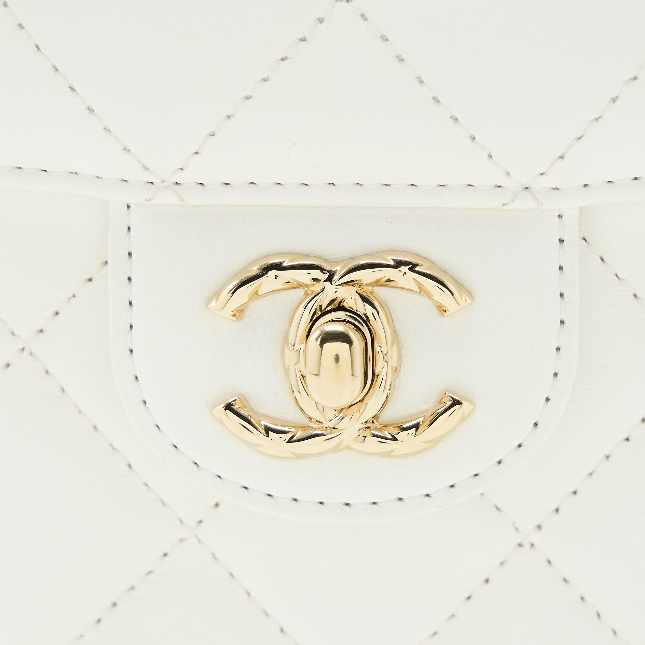 CHANEL SMALL VANITY CASE LAMBSKIN WHITE LGHW (MICROCHIP)