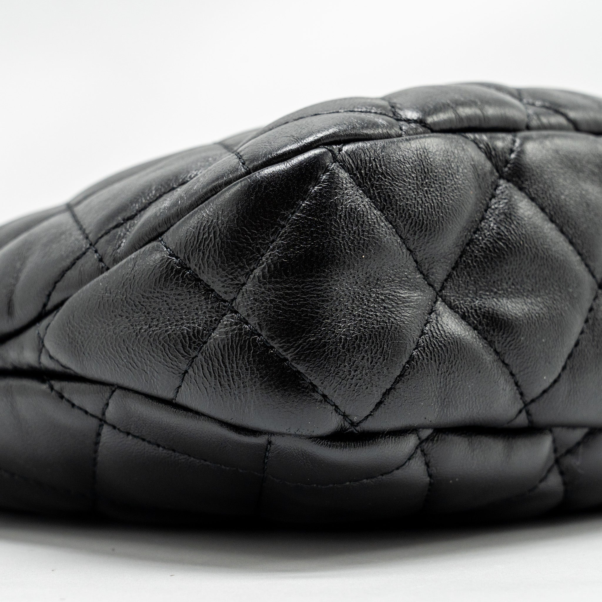 CHANEL 22K HOBO SHOULDER BAG LAMBSKIN BLACK GHW (MICROCHIP)