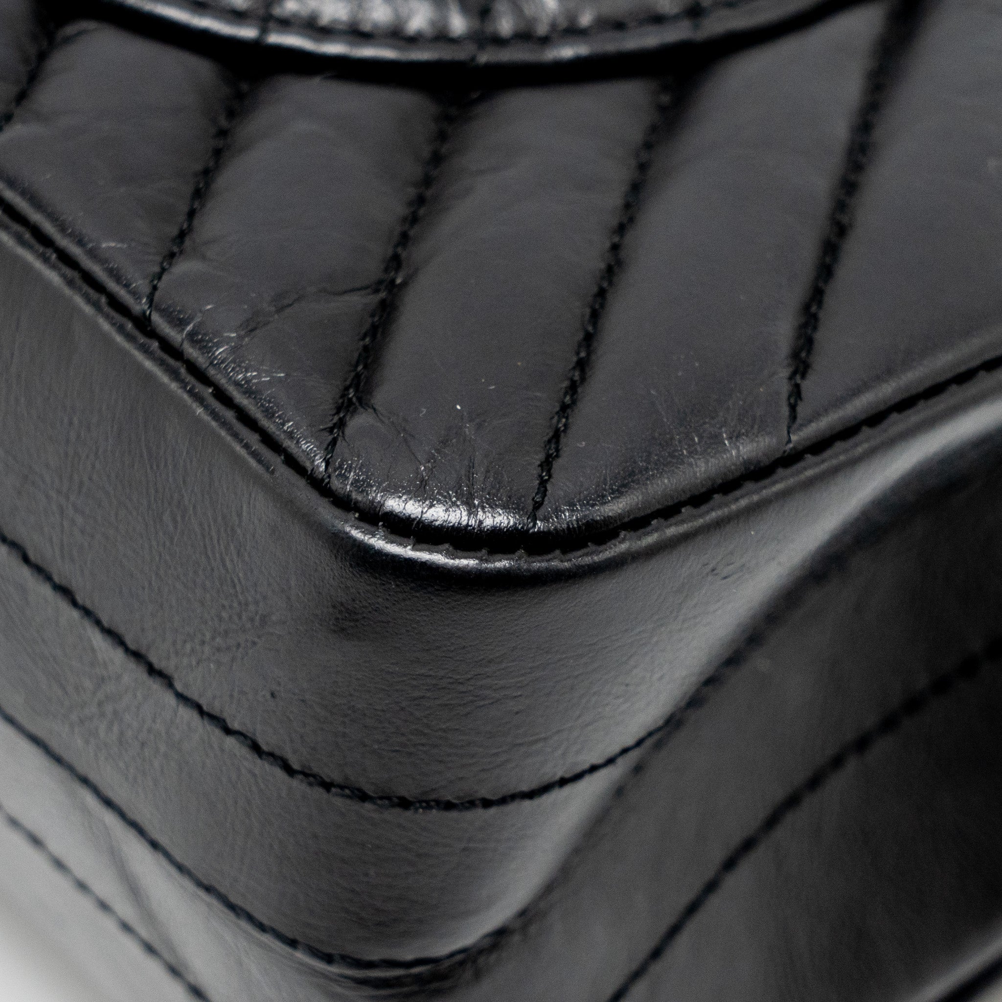 CHANEL SMALL 2.55 REISSUE DOUBLE FLAP BAG CHEVRON AGED CALFSKIN SO BLACK