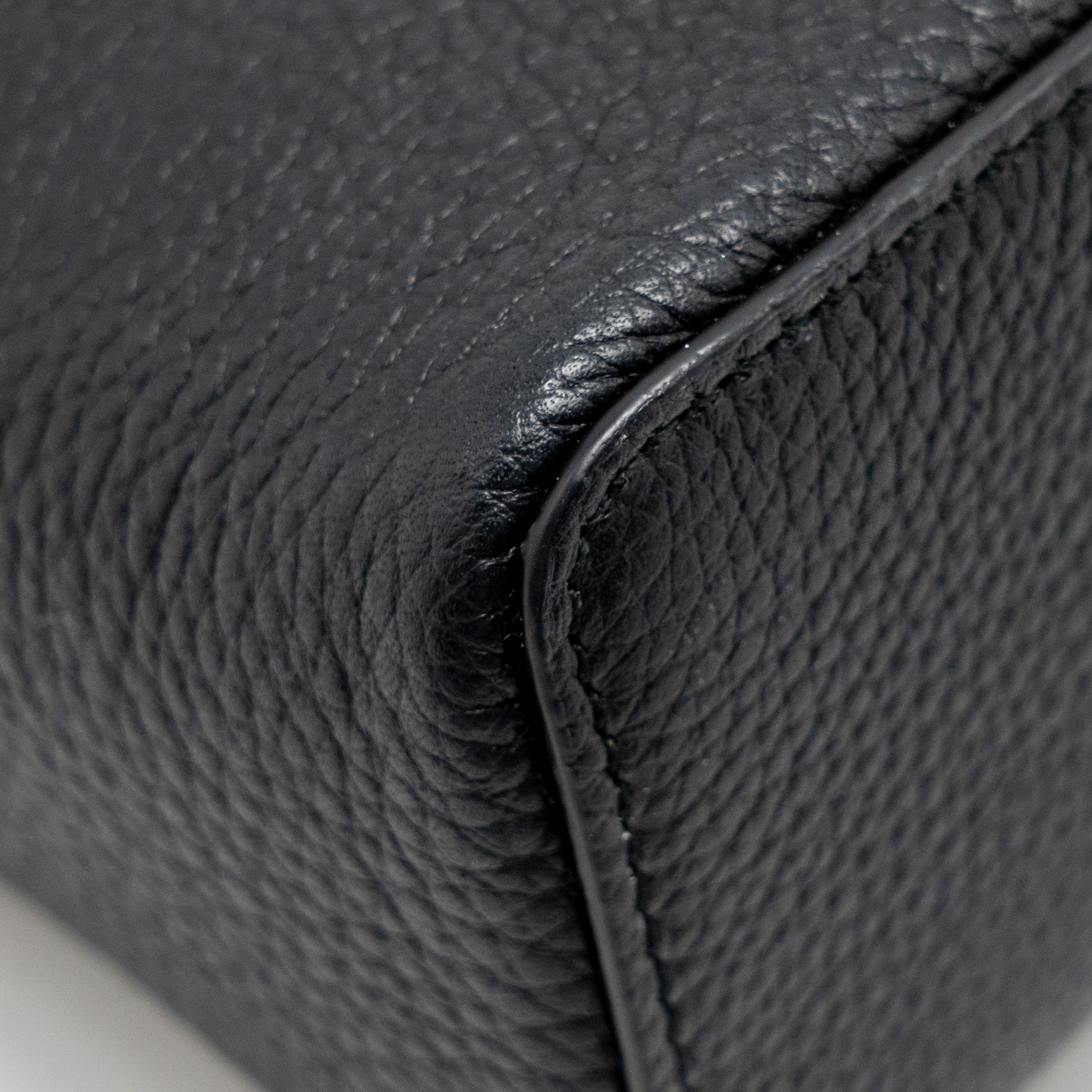 LORO PIANA EXTRA POCKET L19 GRAINED CALFSKIN BLACK SHW
