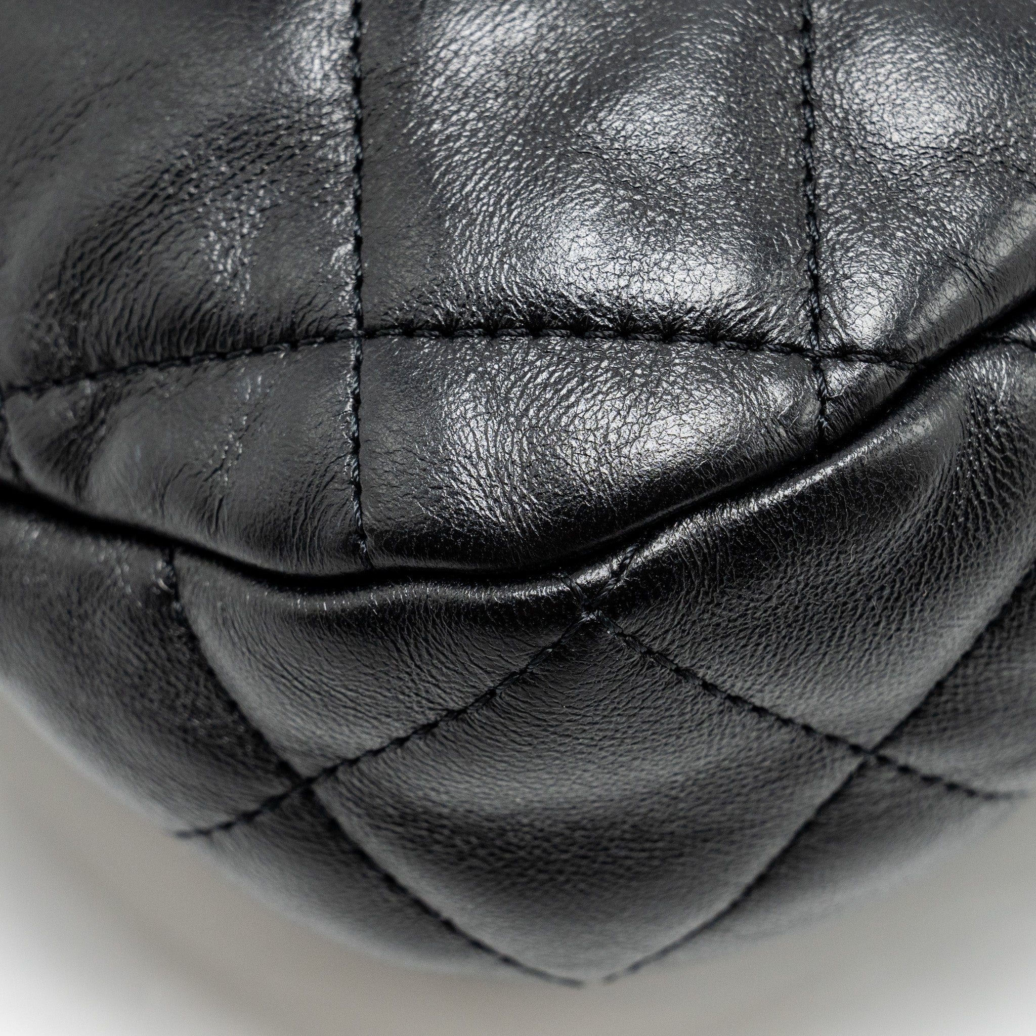 CHANEL 22K HOBO SHOULDER BAG LAMBSKIN BLACK GHW (MICROCHIP)