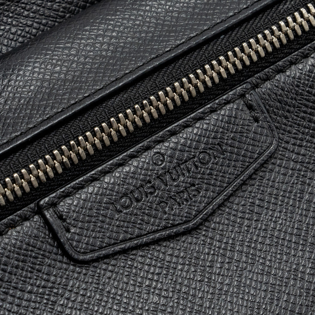 LOUIS VUITTON TAIGA BUM BAG OUTDOOR LEATHER BLACK SHW