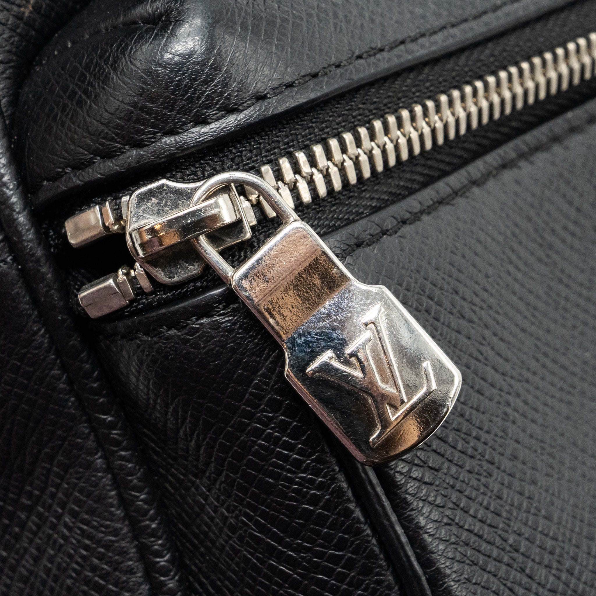 LOUIS VUITTON TAIGA BUM BAG OUTDOOR LEATHER BLACK SHW