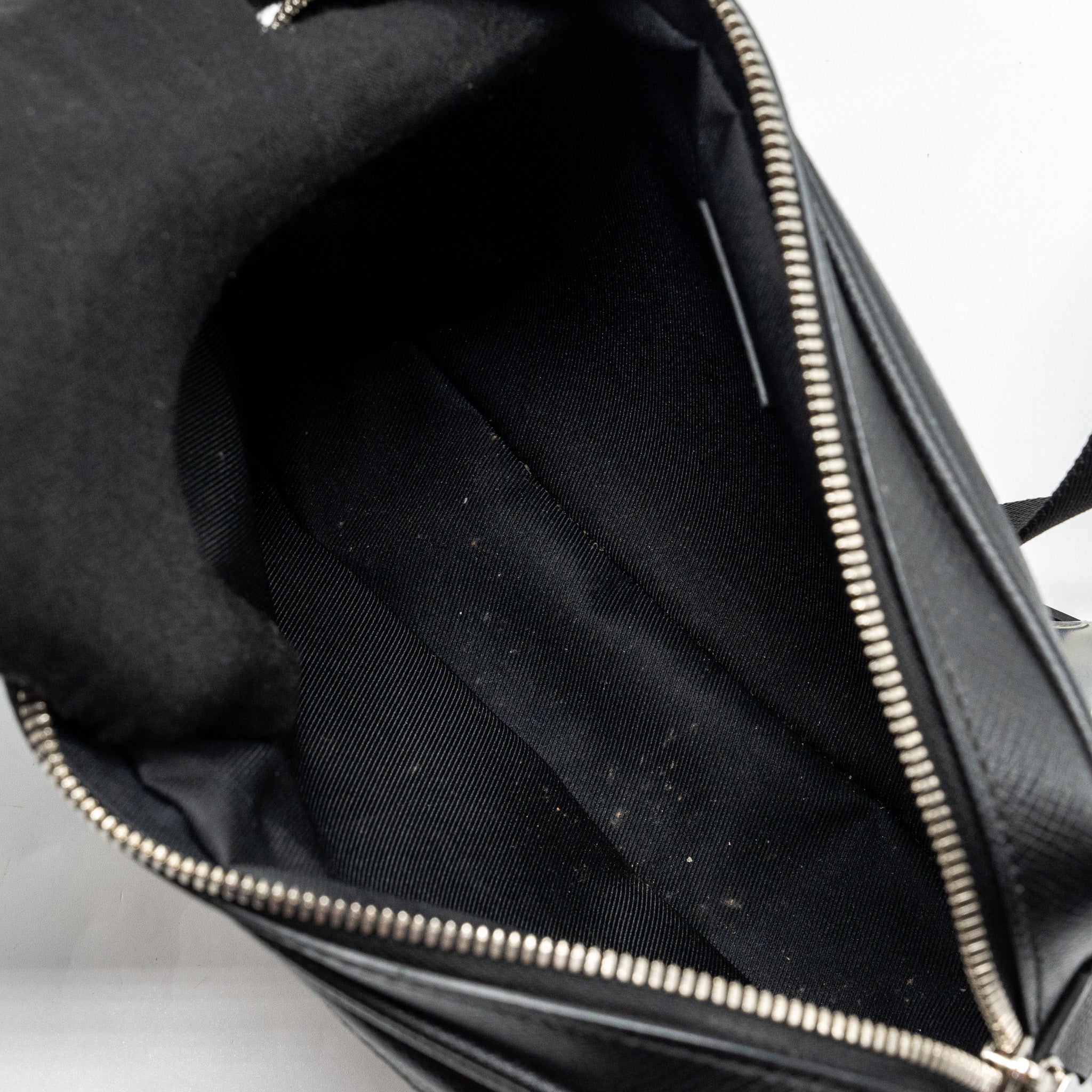 LOUIS VUITTON TAIGA BUM BAG OUTDOOR LEATHER BLACK SHW