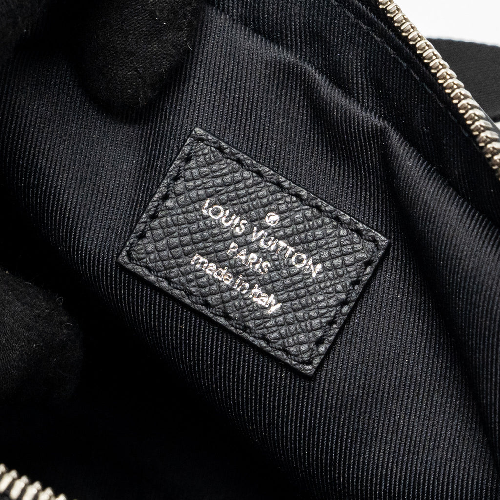 LOUIS VUITTON TAIGA BUM BAG OUTDOOR LEATHER BLACK SHW