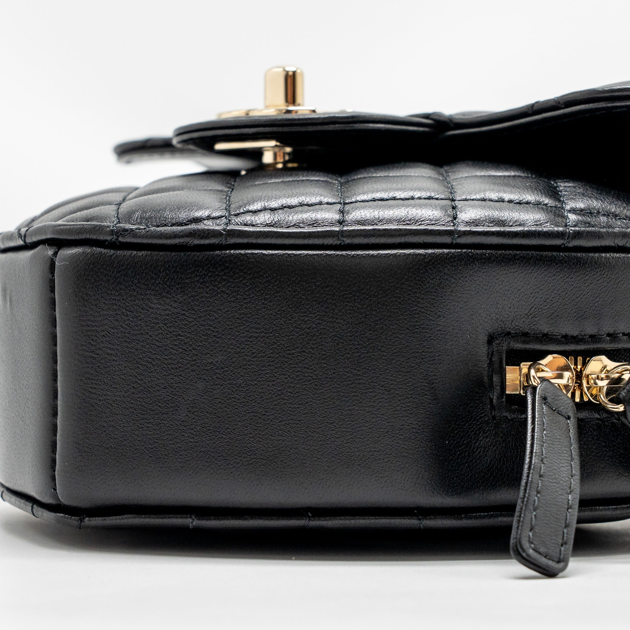 CHANEL 22S HEART BAG LAMBSKIN BLACK LGHW (MICROCHIP)