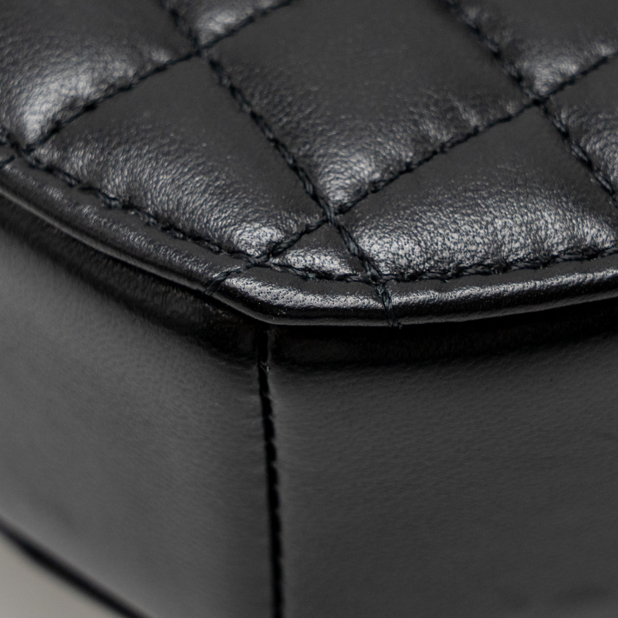 CHANEL 22S HEART BAG LAMBSKIN BLACK LGHW (MICROCHIP)