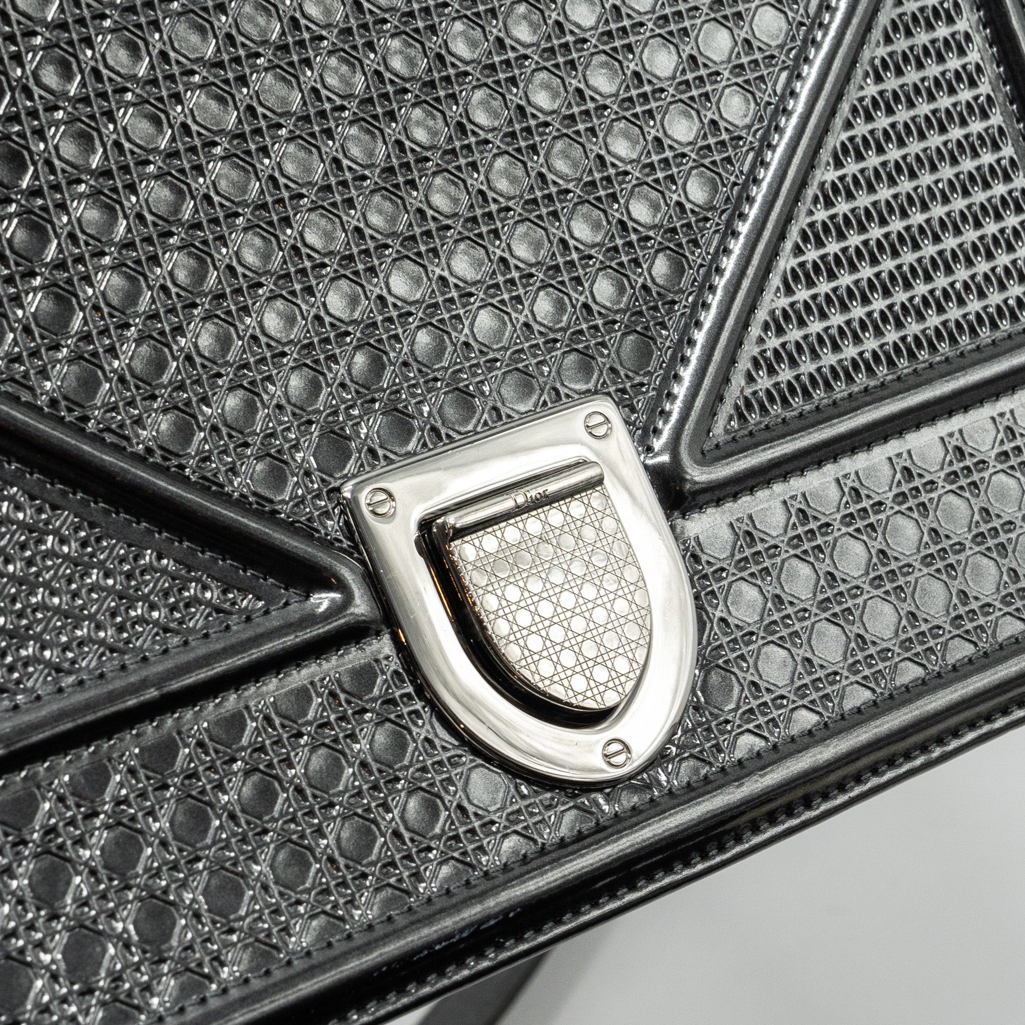 DIOR MEDIUM DIORAMA CALFSKIN METALLIC SILVER SHW