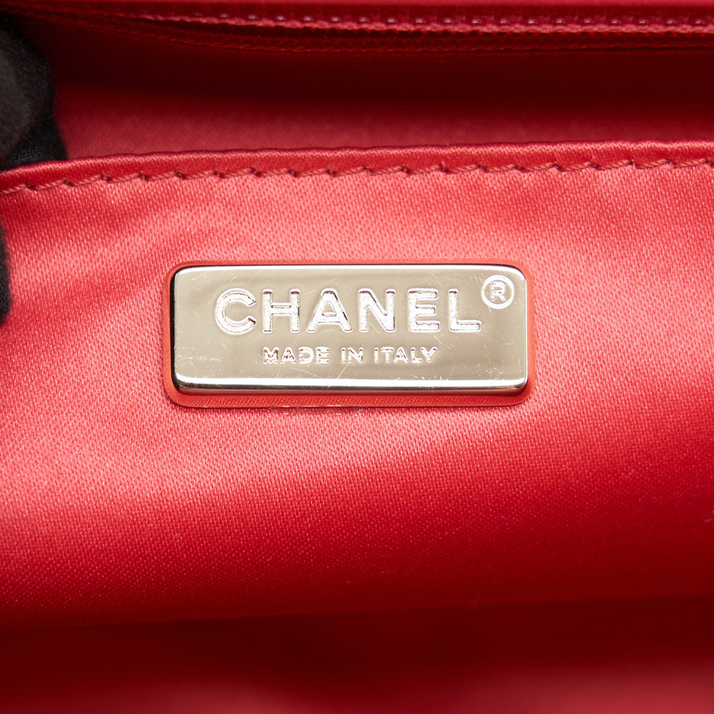 CHANEL SEASONAL MEDIUM FLAP BAG FUCIA WITH GHW