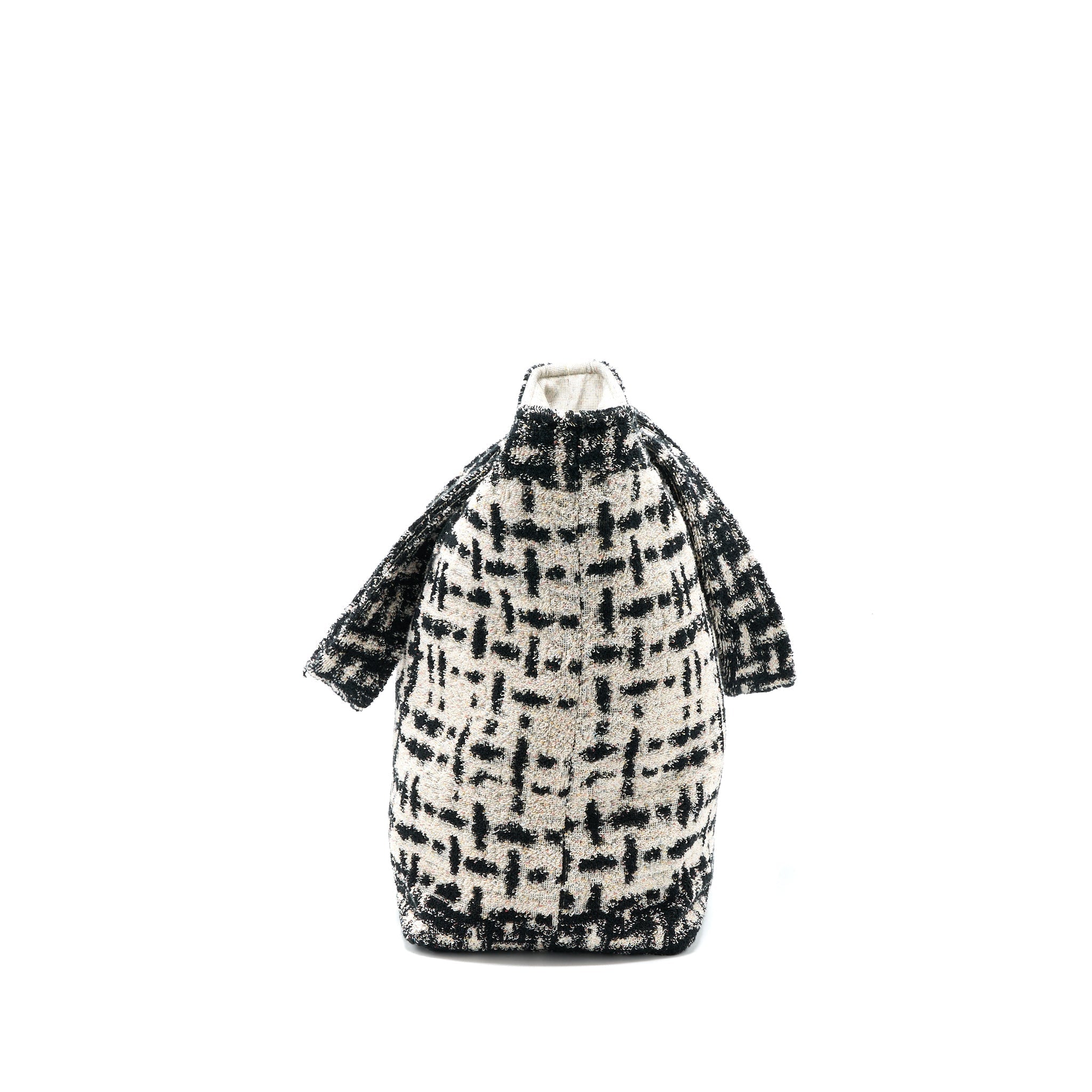 CHANEL 22K BEACH BAG WITH TOWEL BLACK/ECRU